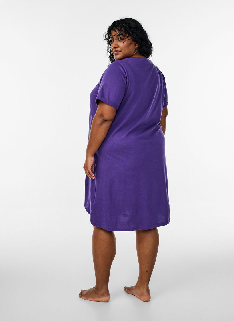 Short-sleeved nightgown in organic cotton, Purple, Model image number 2