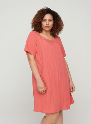 Short-sleeved viscose dress with pockets, Faded Rose, Model image number 0