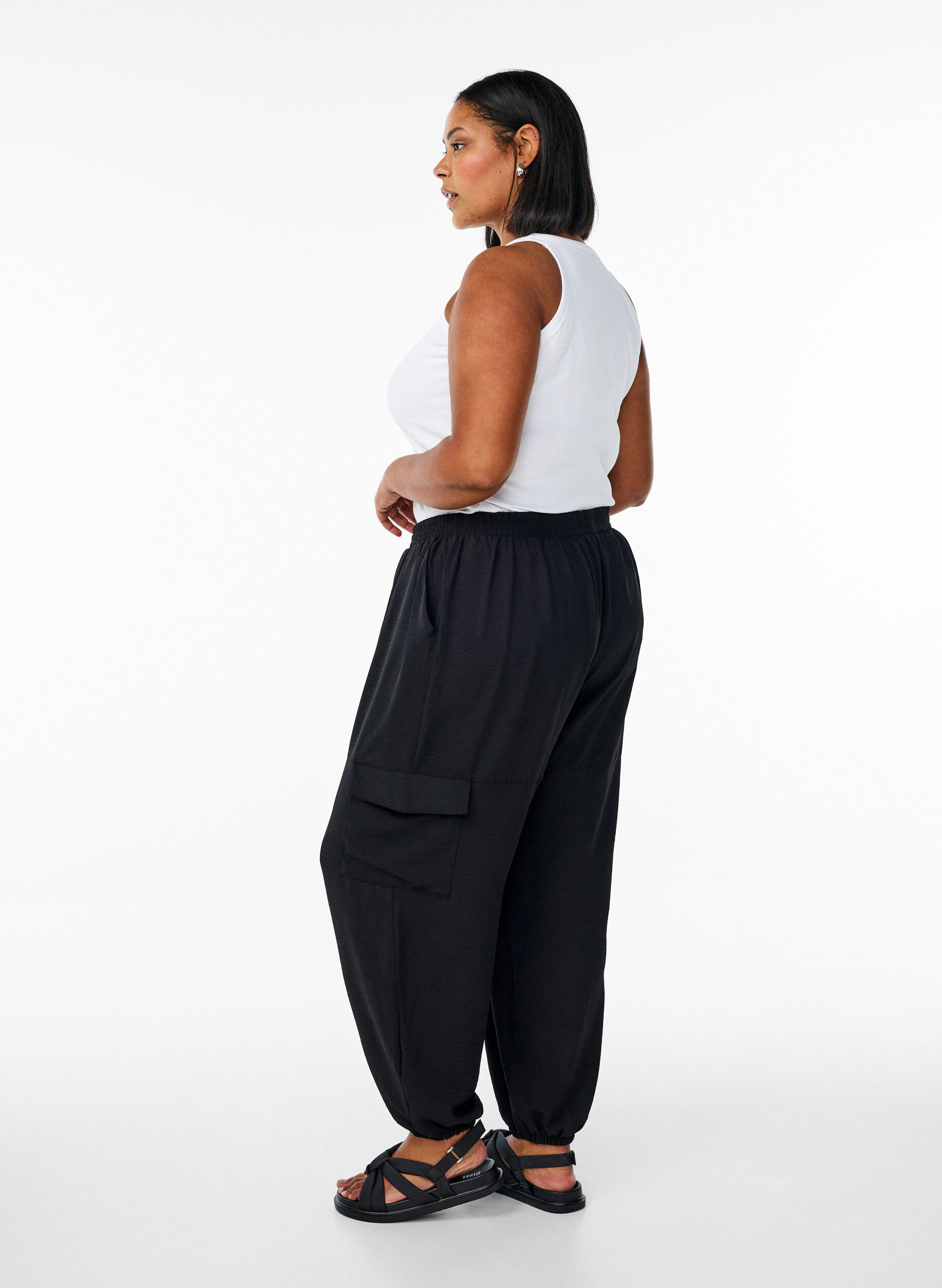 Zizzifashion Harem trousers with cargo pockets and elasticated waist, Black, Model image number 1