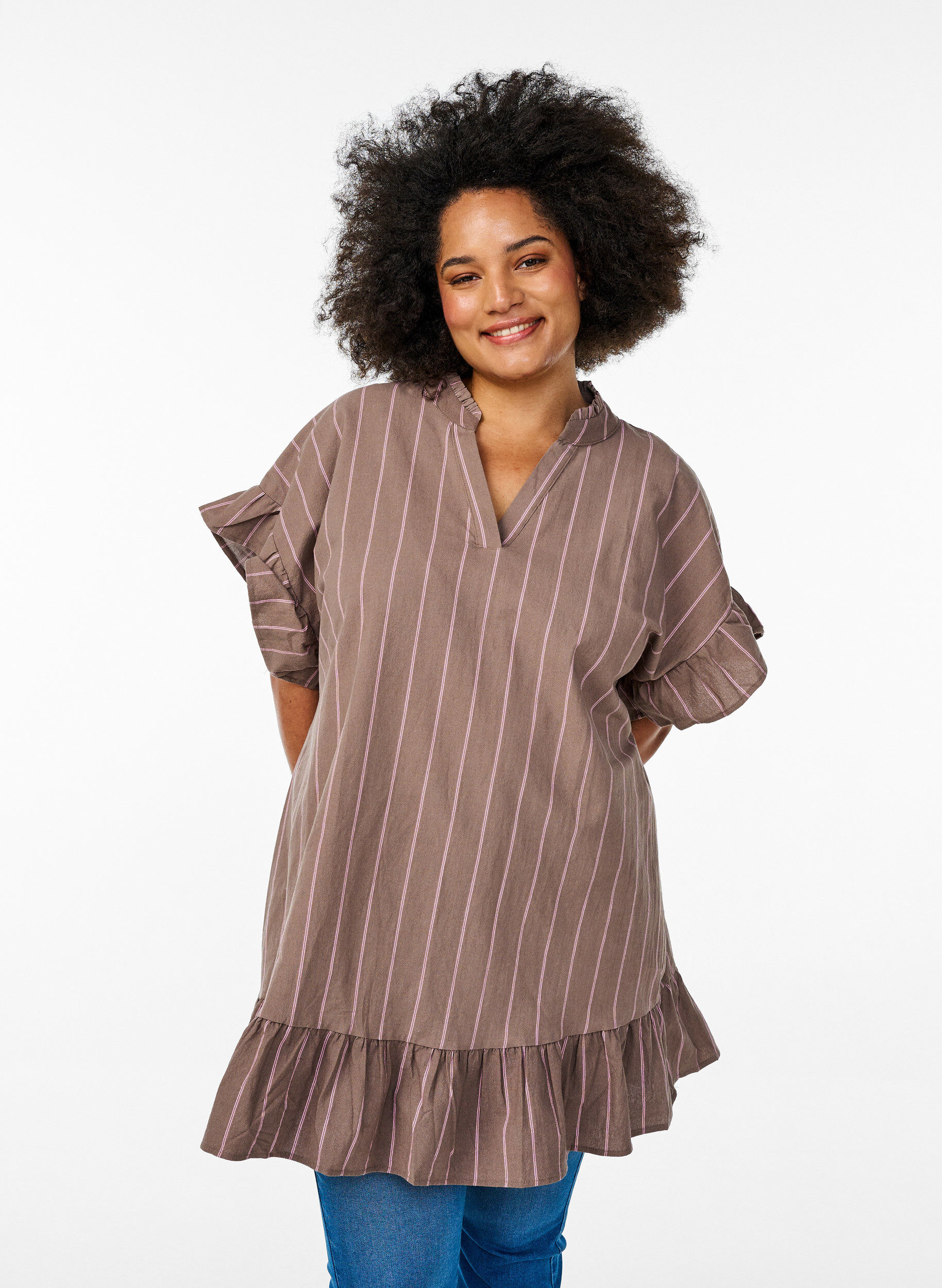 Tunic with V-neck and ruffle details, Brown, Model