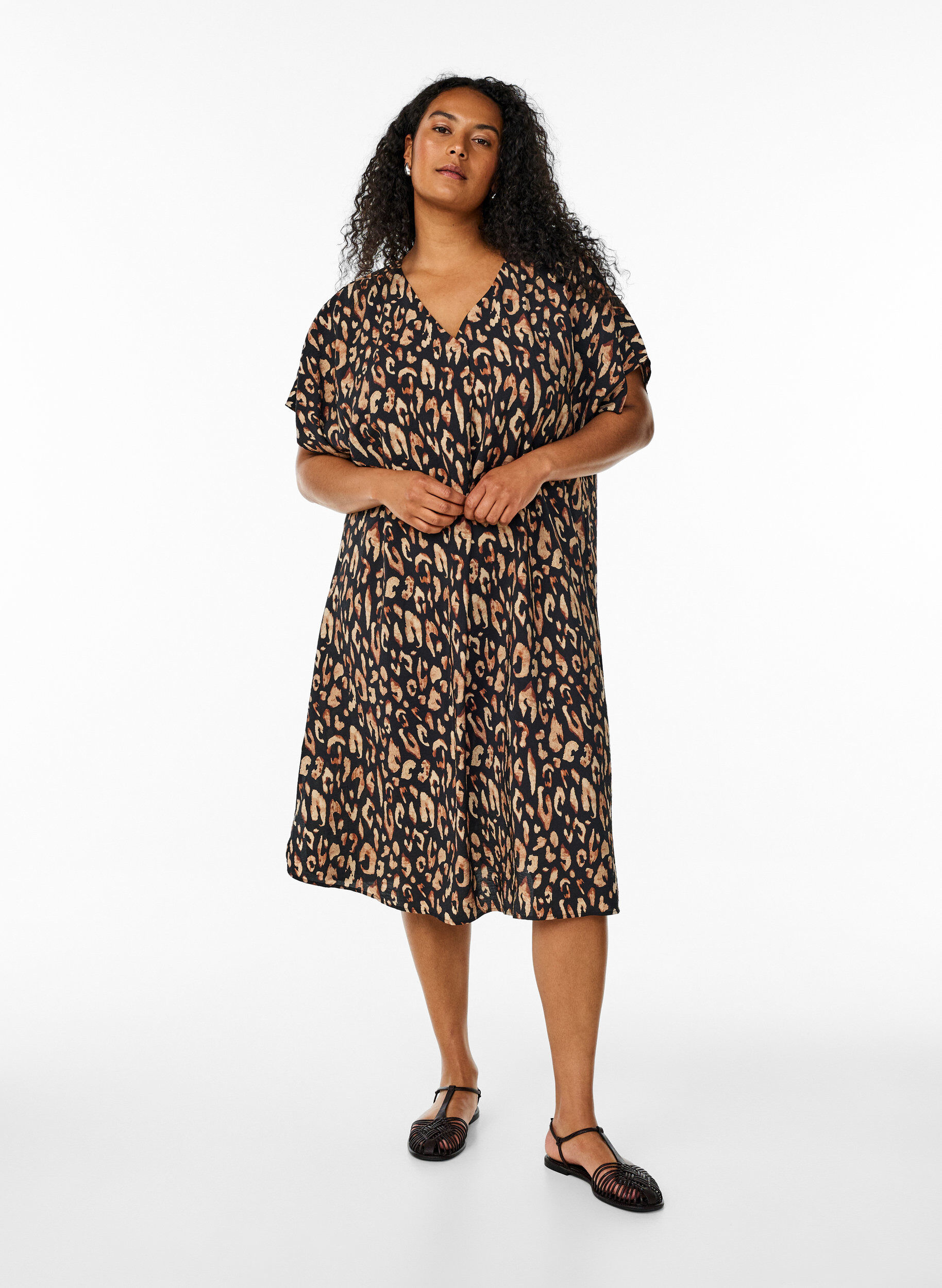 Zizzifashion V-neck dress in viscose, Black, Model image number 1