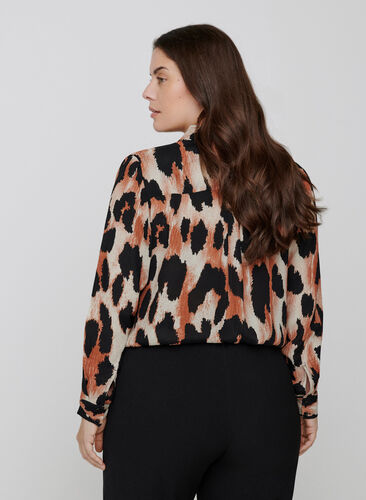 Viscose shirt with leopard print, Black AOP, Model image number 1