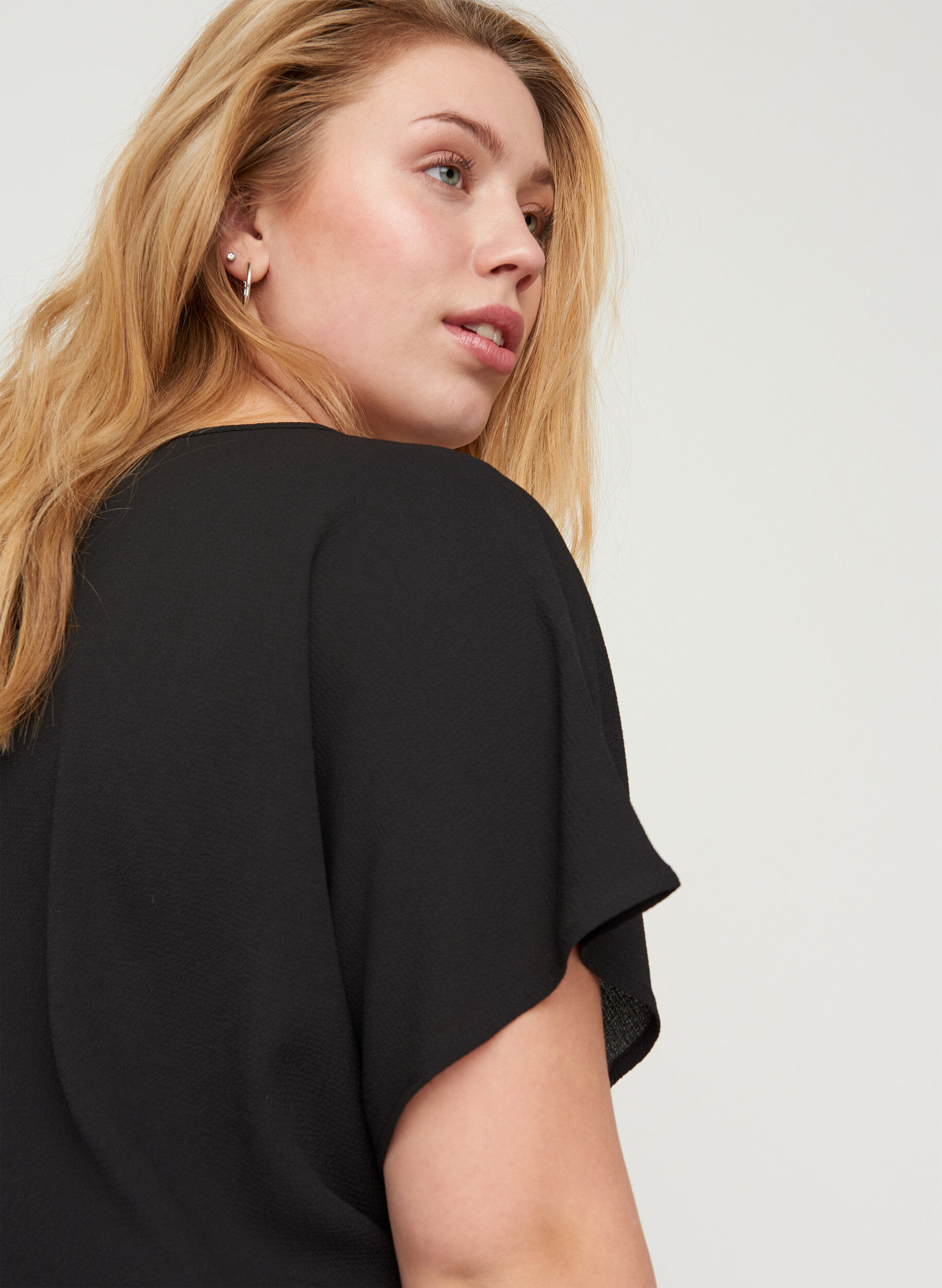 Zizzifashion Blouse with short sleeves and a round neckline, Black, Model image number 3
