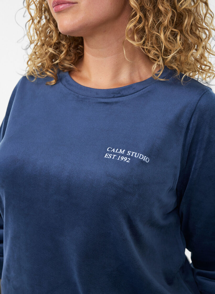 Velour blouse with embroidered text, Blue, Model image number 3
