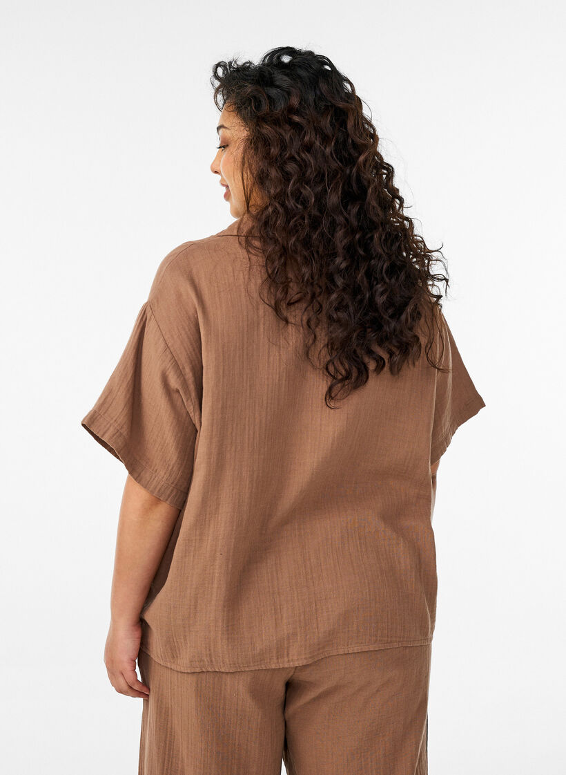 Cotton muslin blouse with short sleeves, Brown, Model