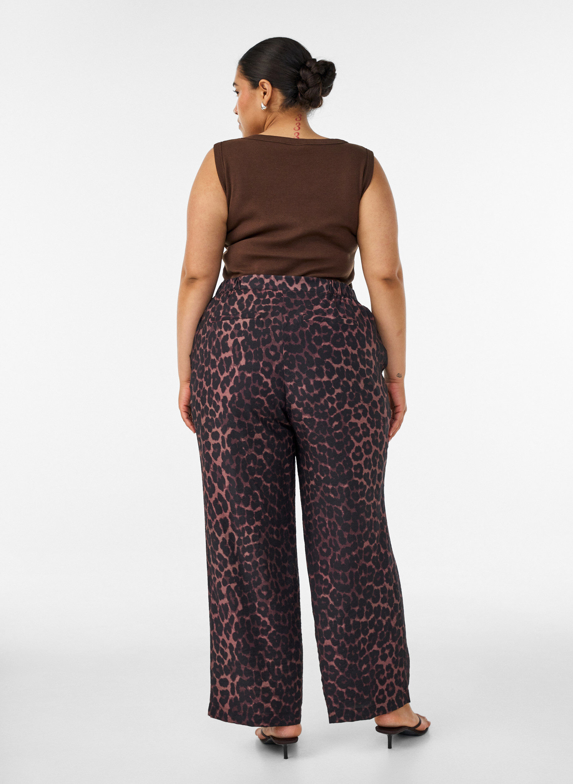 Zizzifashion Viscose trousers with an elasticated waist and straight legs, Brown, Model image number 1