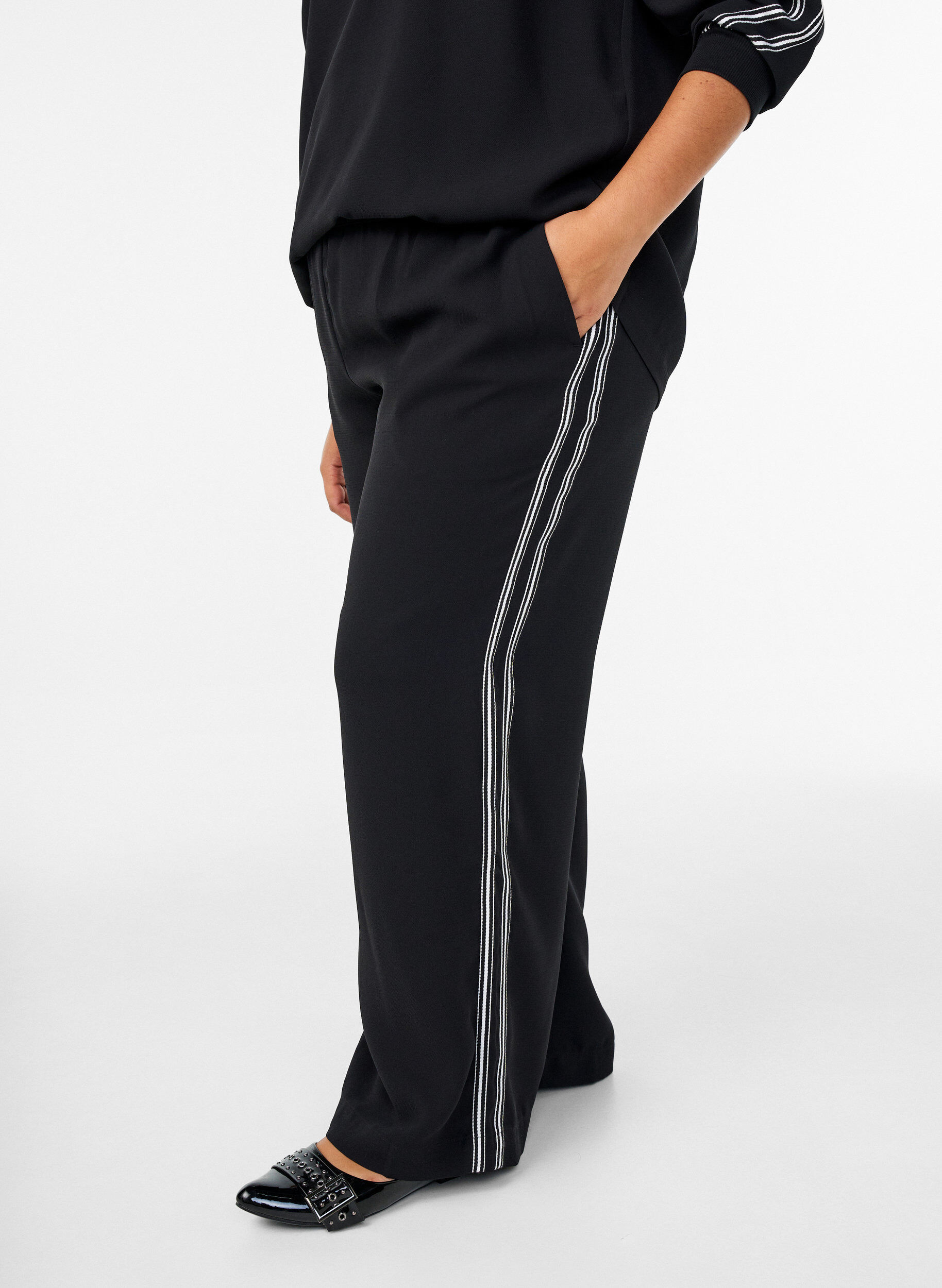 Zizzifashion Straight leg trousers with stripe details, Black, Model image number 2