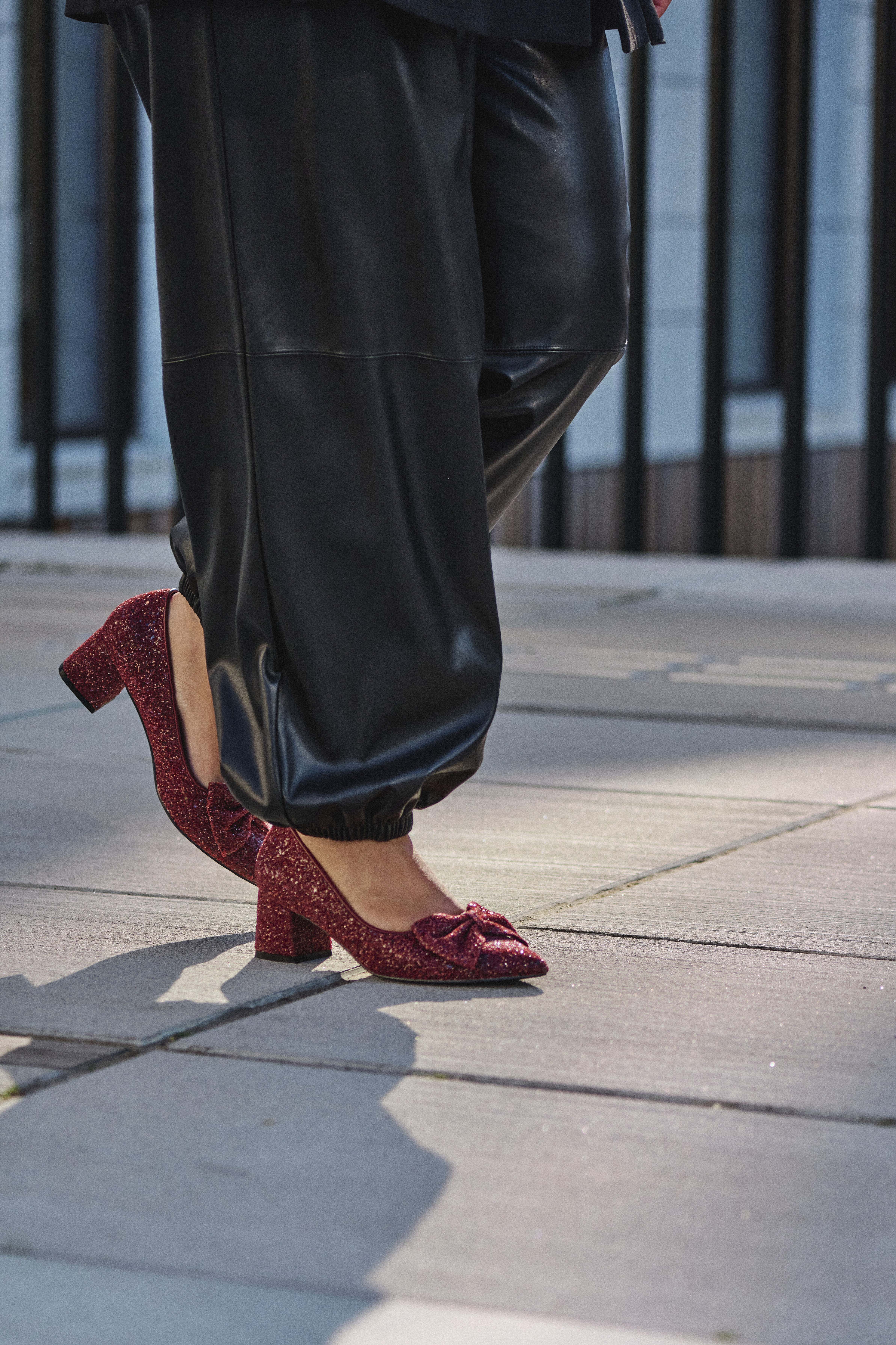 ZizzifashionElegant contrast with a touch of sparkle, , Model