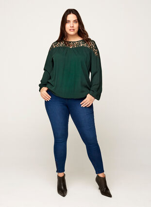 Long-sleeved viscose blouse with lace, Darkest Spruce, Model image number 3