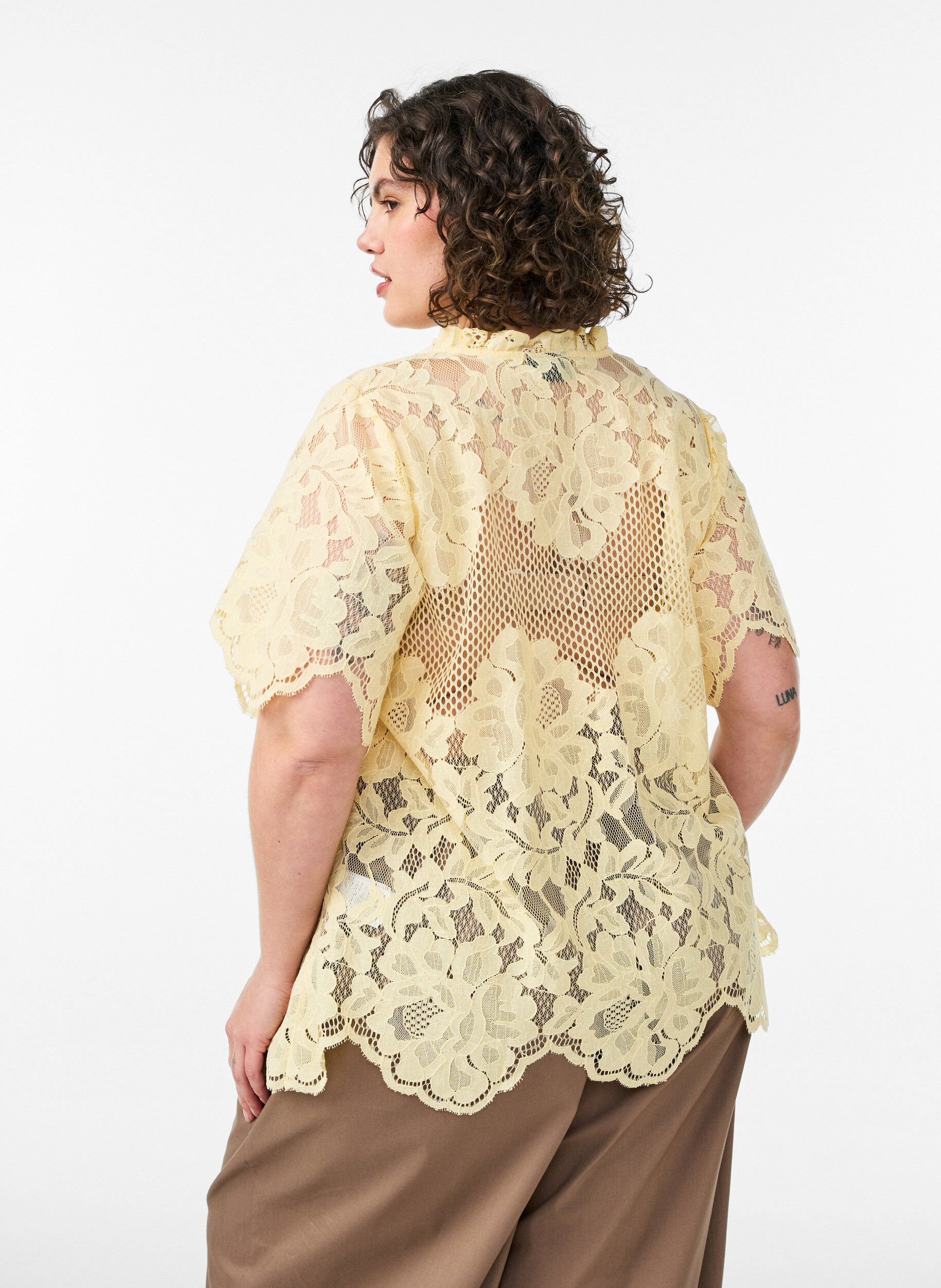 Zizzifashion Lace blouse with ruffle collar and short sleeves, Yellow, Model image number 2