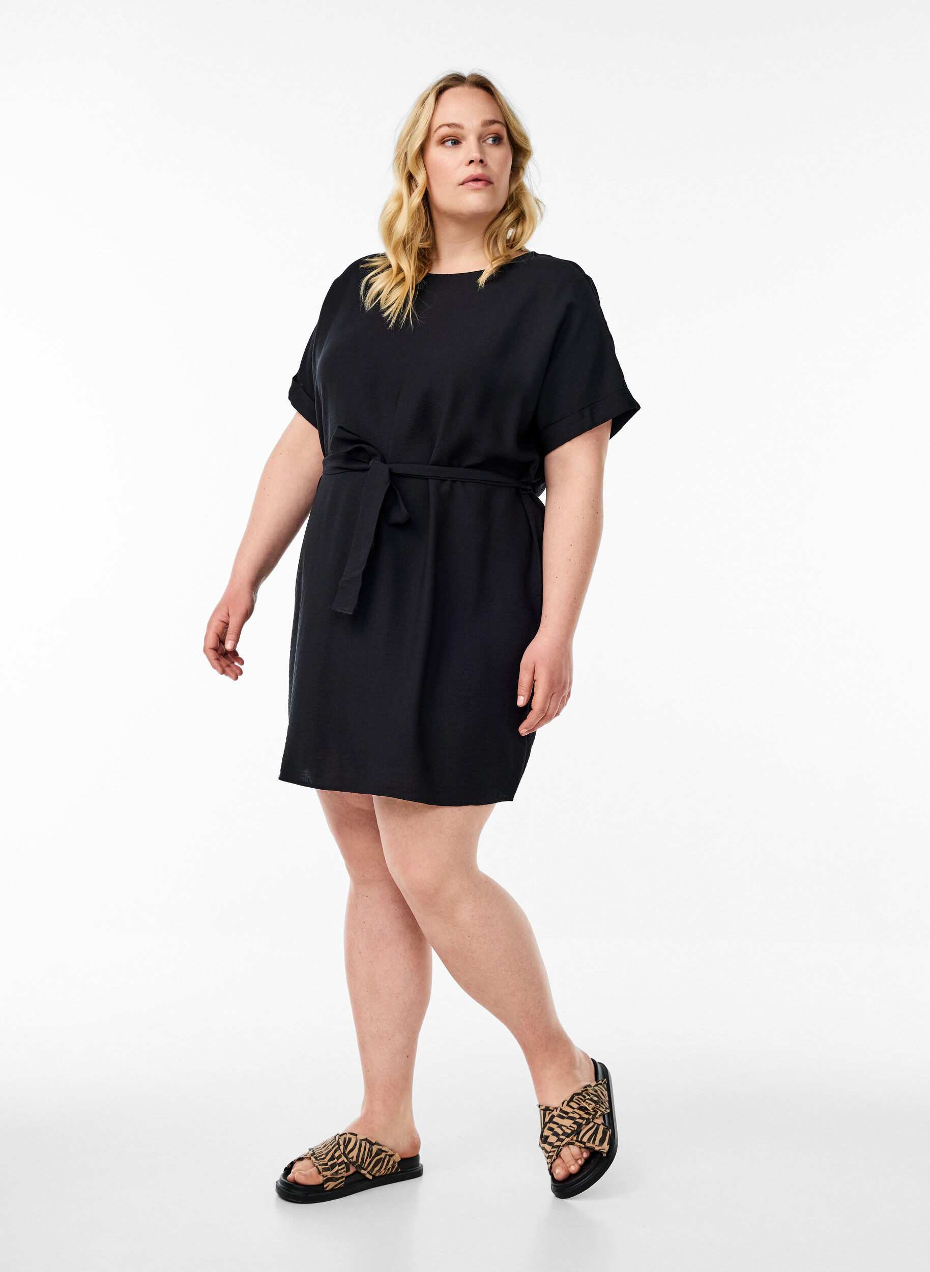 Zizzifashion Short dress with loose fit and tie belt, Black, Model image number 1