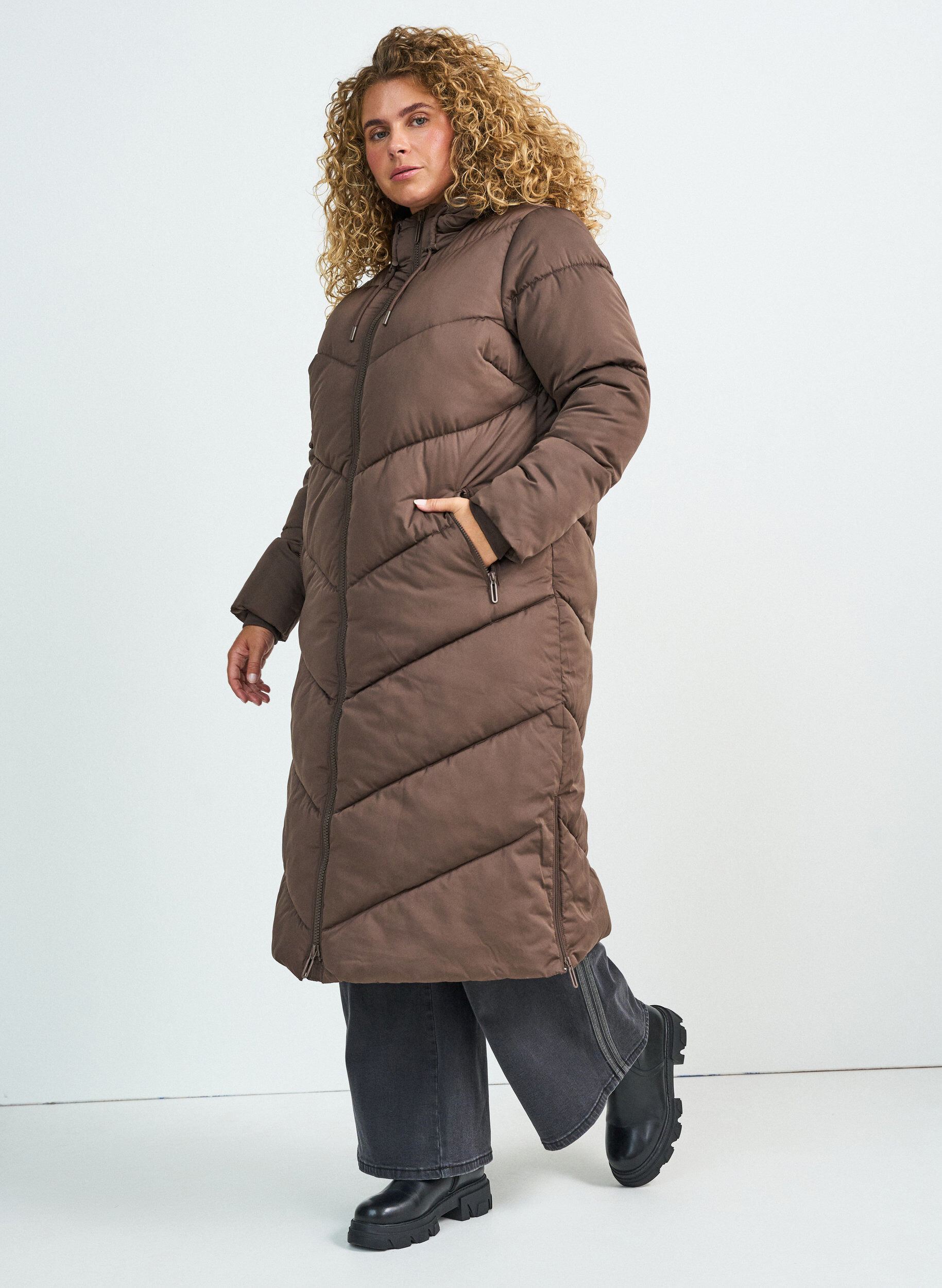 ZizzifashionLong puffer coat with hood and pockets, Brown, Model image number 0