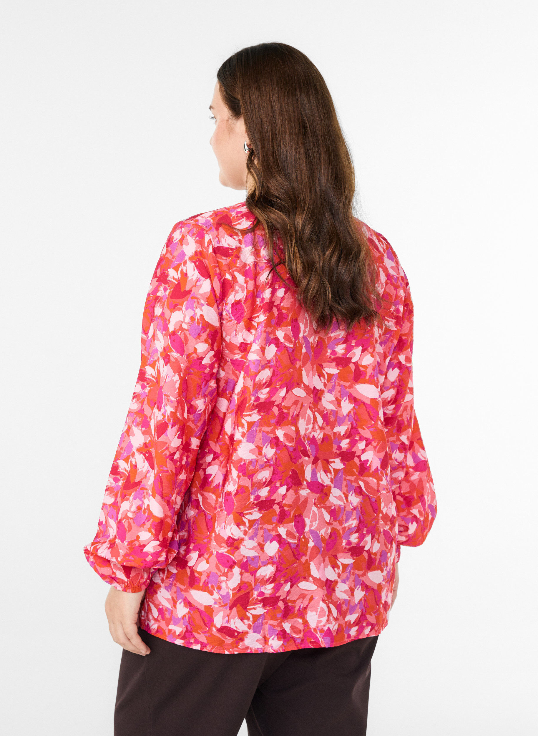Zizzifashion Blouse with a V-neck and graphic leaf pattern, Pink, Model image number 2