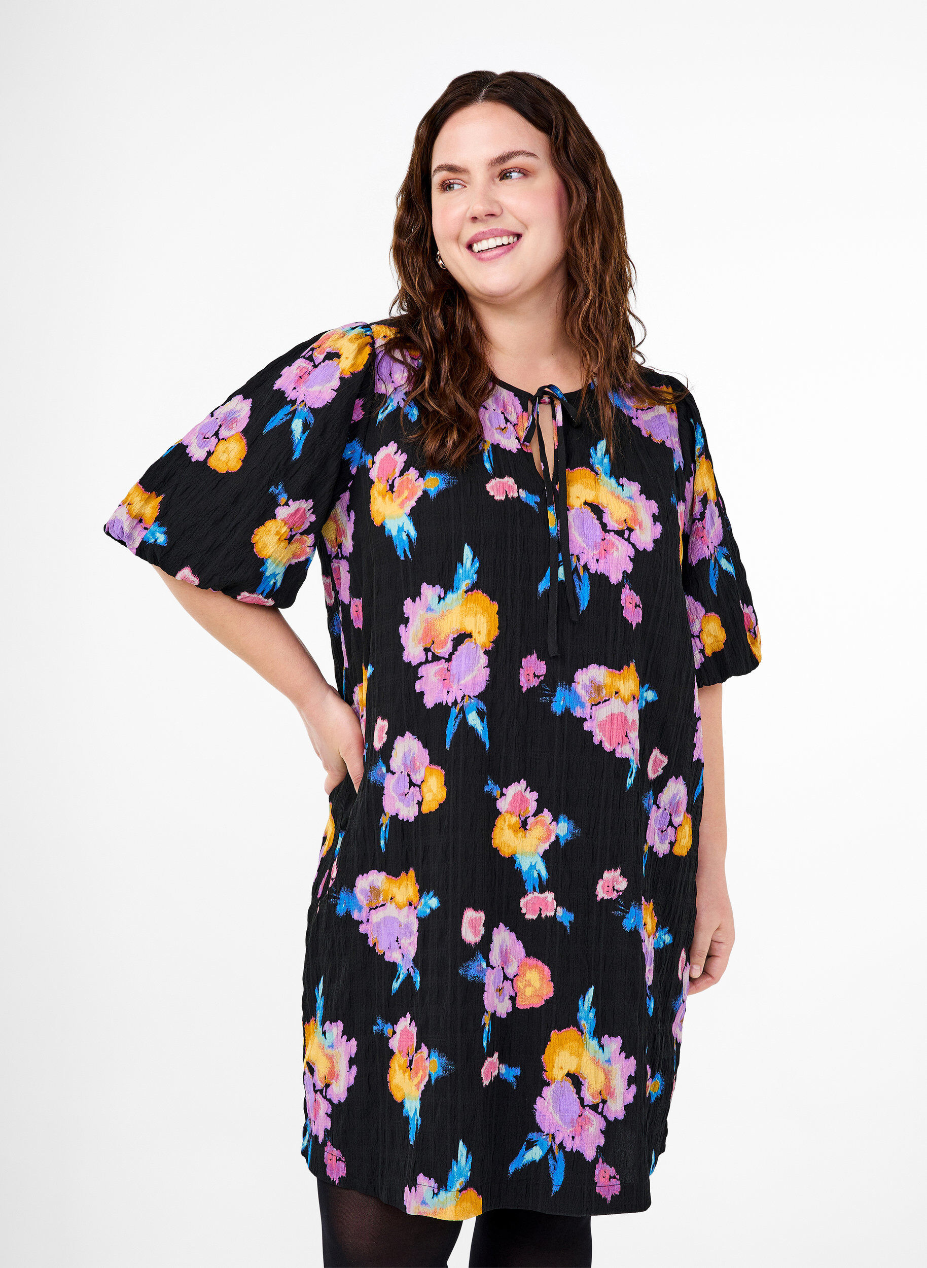 Dress with short puff sleeves and floral print, Black, Model