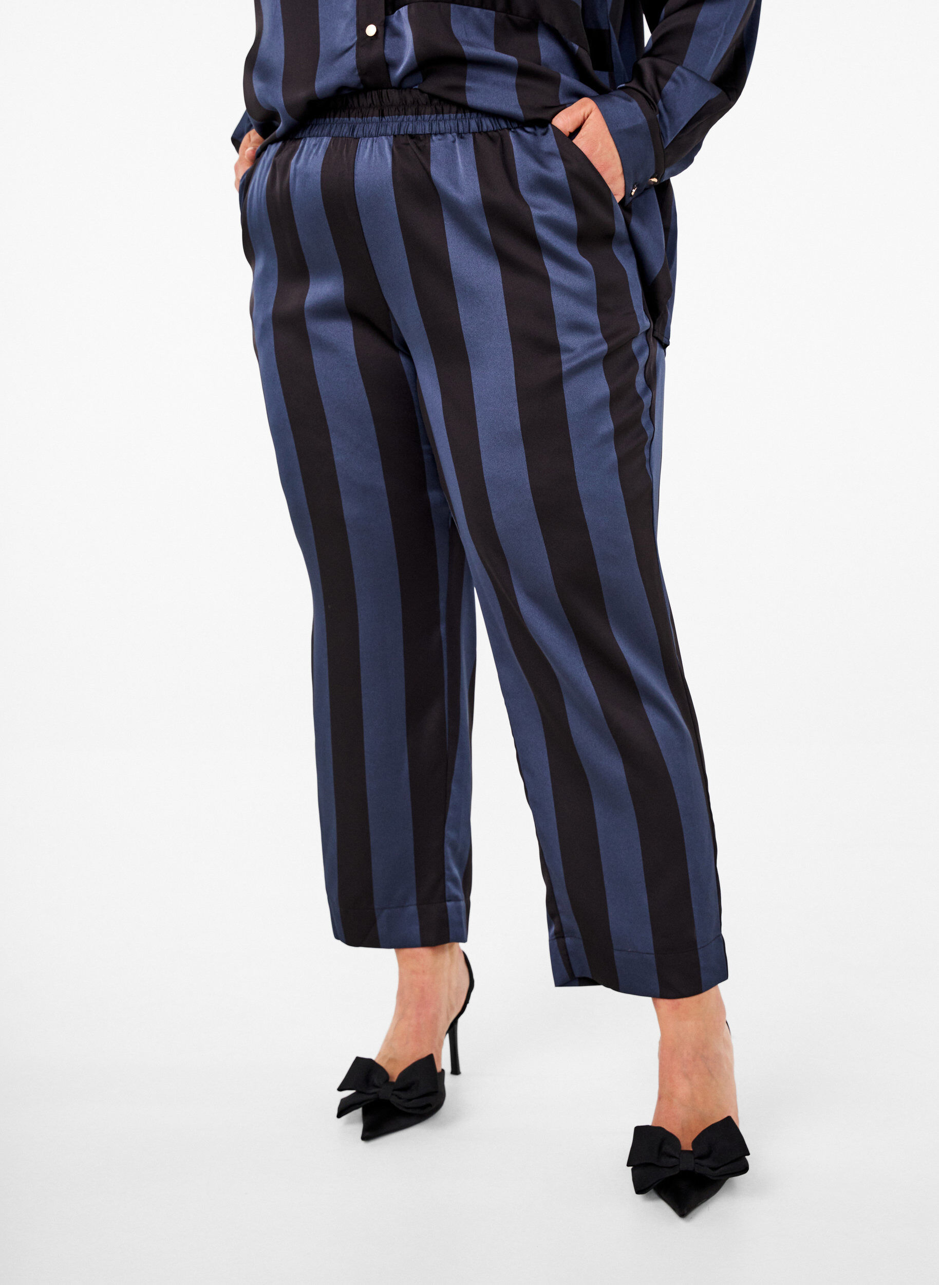 Zizzifashion Cropped trousers with stripes, Blue, Model image number 2