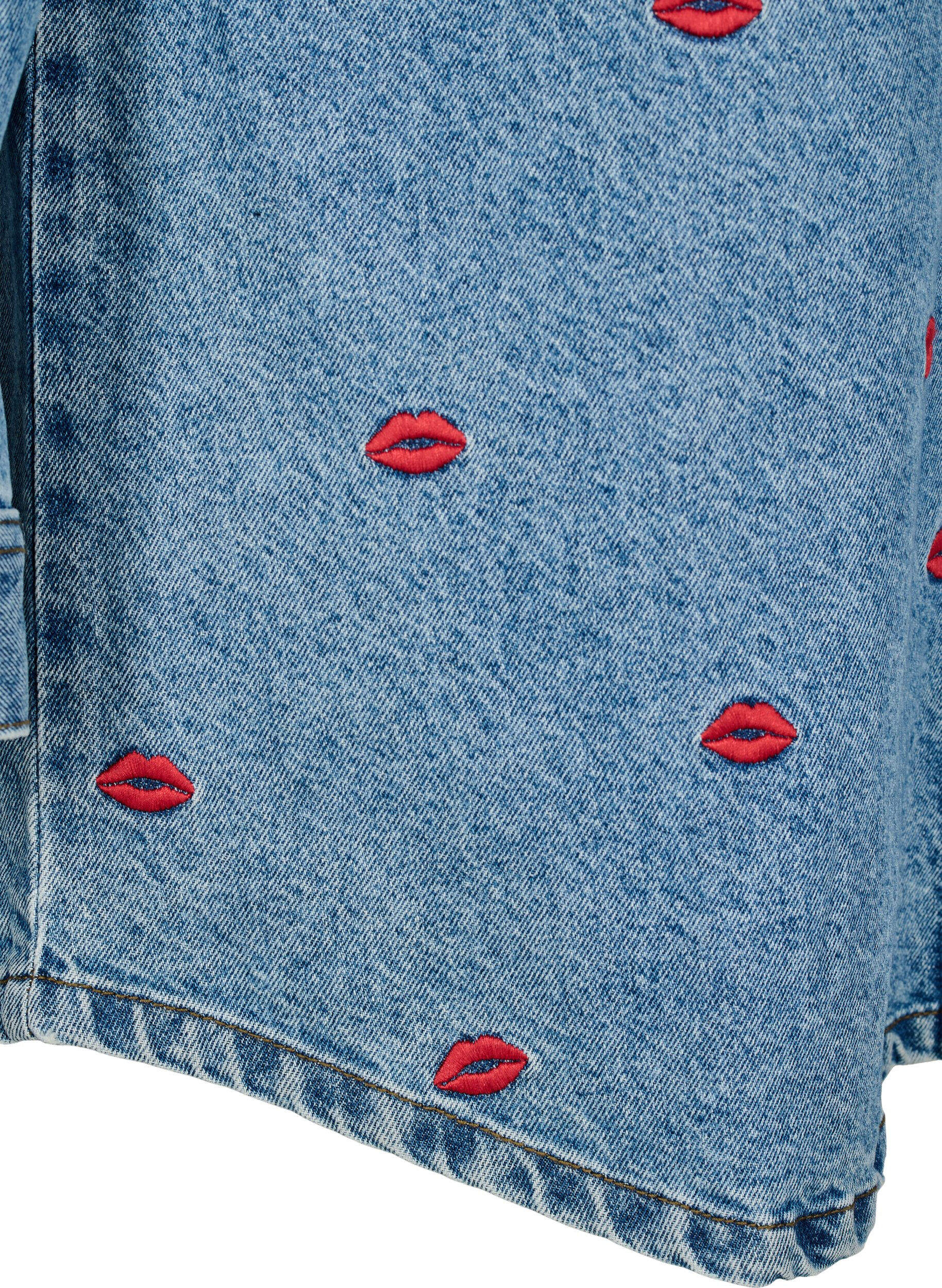 Zizzifashion Loose denim shirt with embroidered lips, Light Blue Kiss, Packshot image number 3