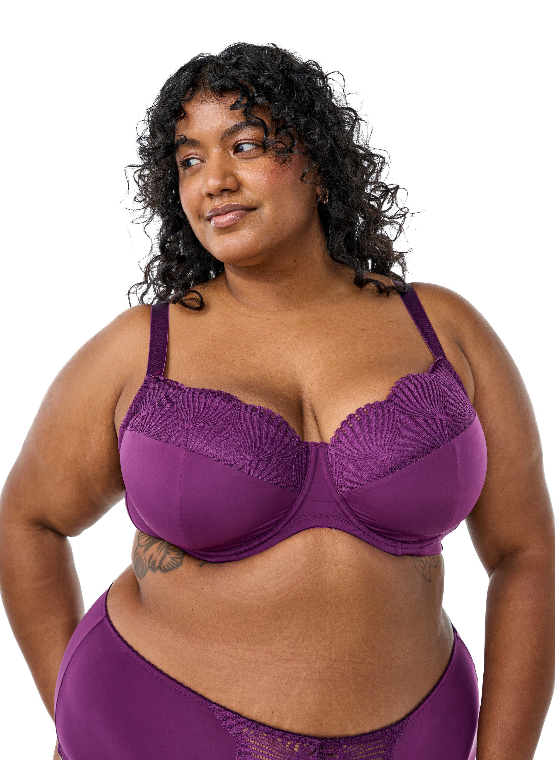 Padded bra with a lace detail, Dark Bordeaux, Model