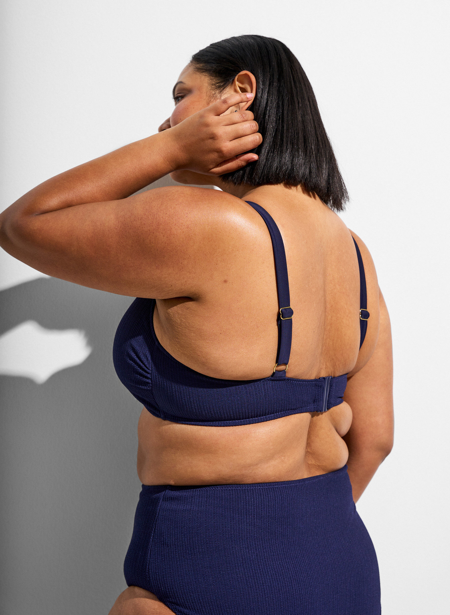 Zizzifashion Textured bikini top with gold detail, Blue, Model image number 1