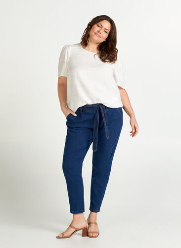 Cropped jeans with belt, Blue denim, Model image number 0