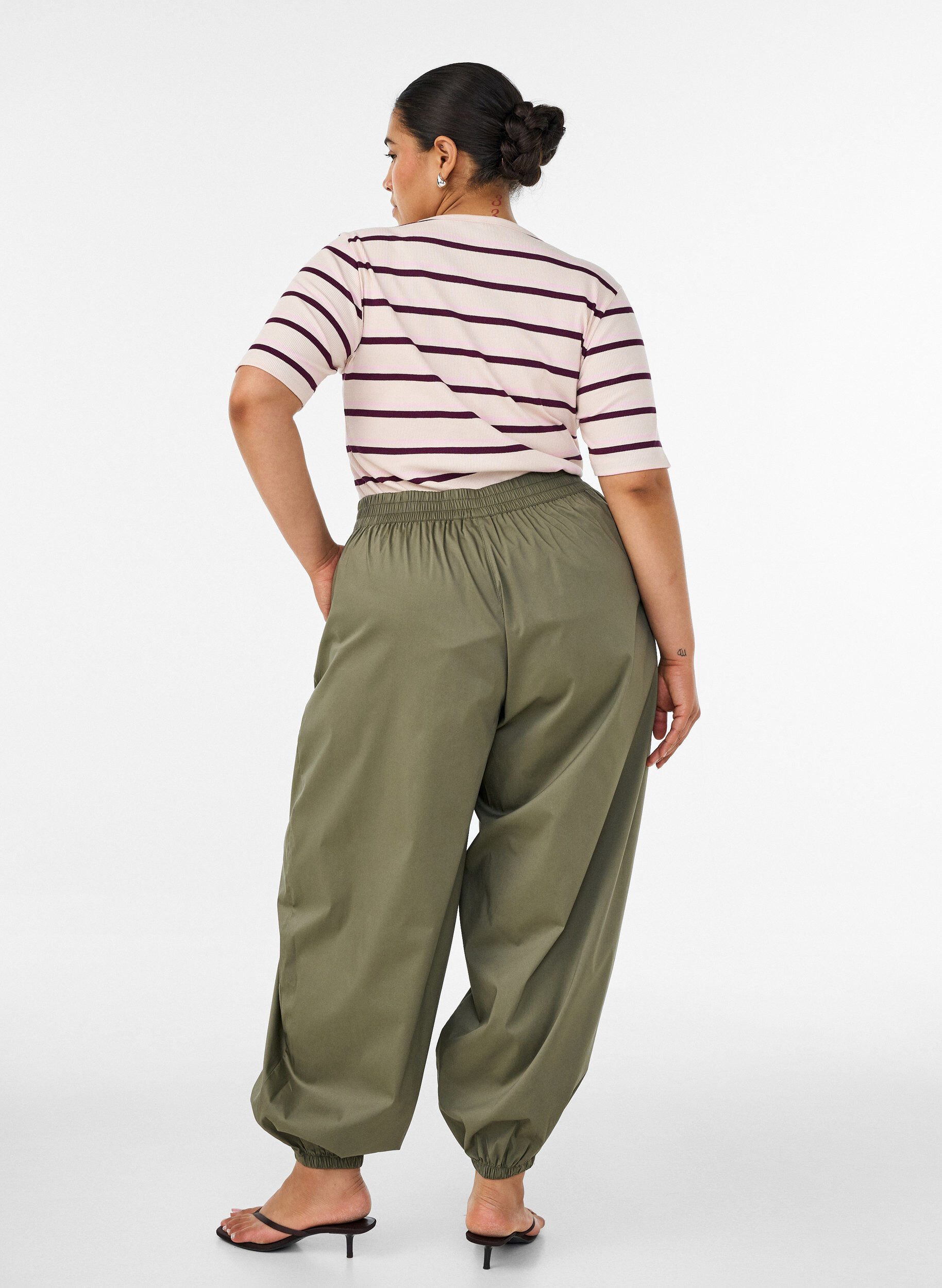 Zizzifashion Balloon trousers with pockets and an elasticated waistband, Green, Model image number 1