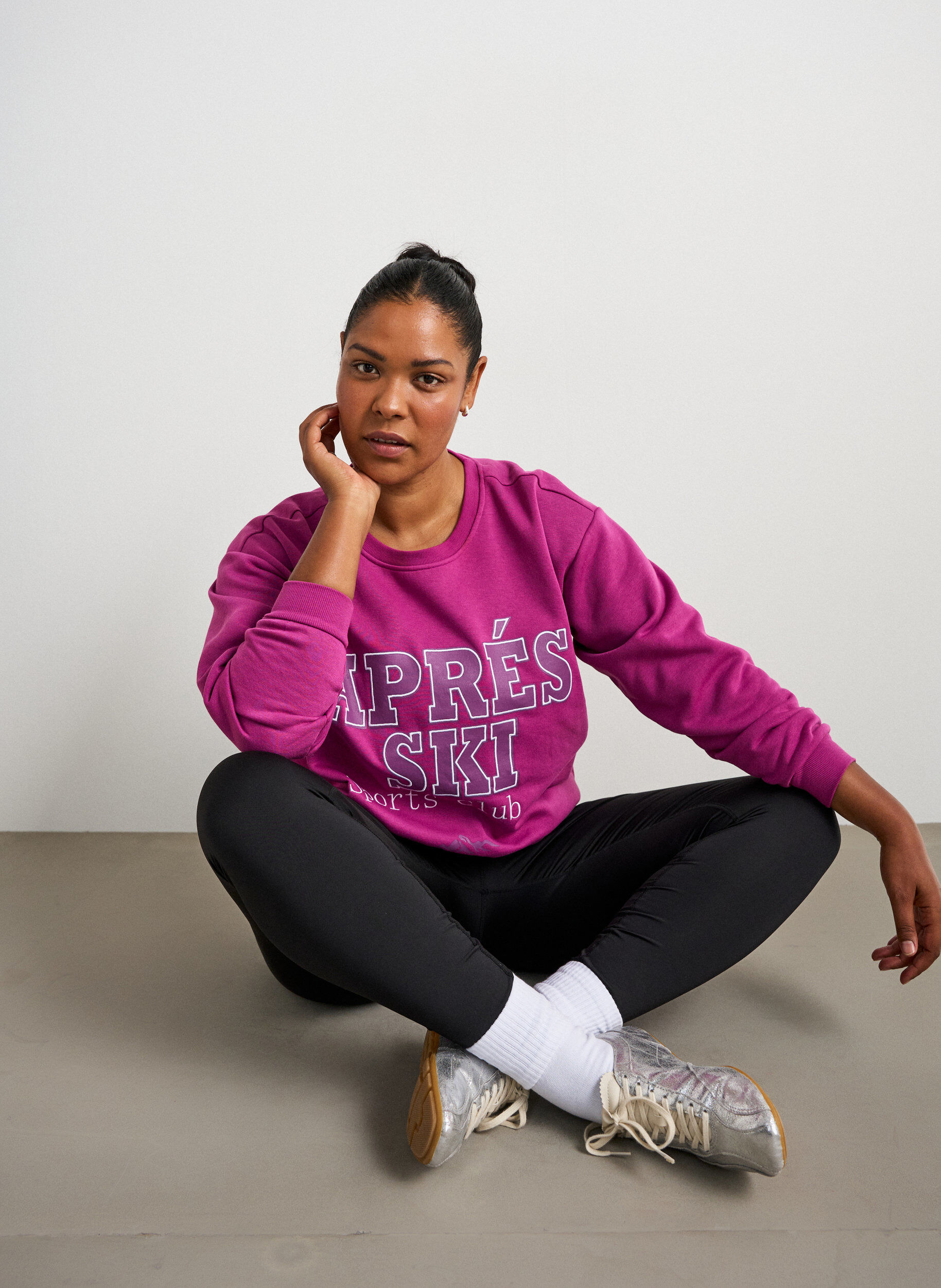 Sweatshirt with text print, Purple, Model
