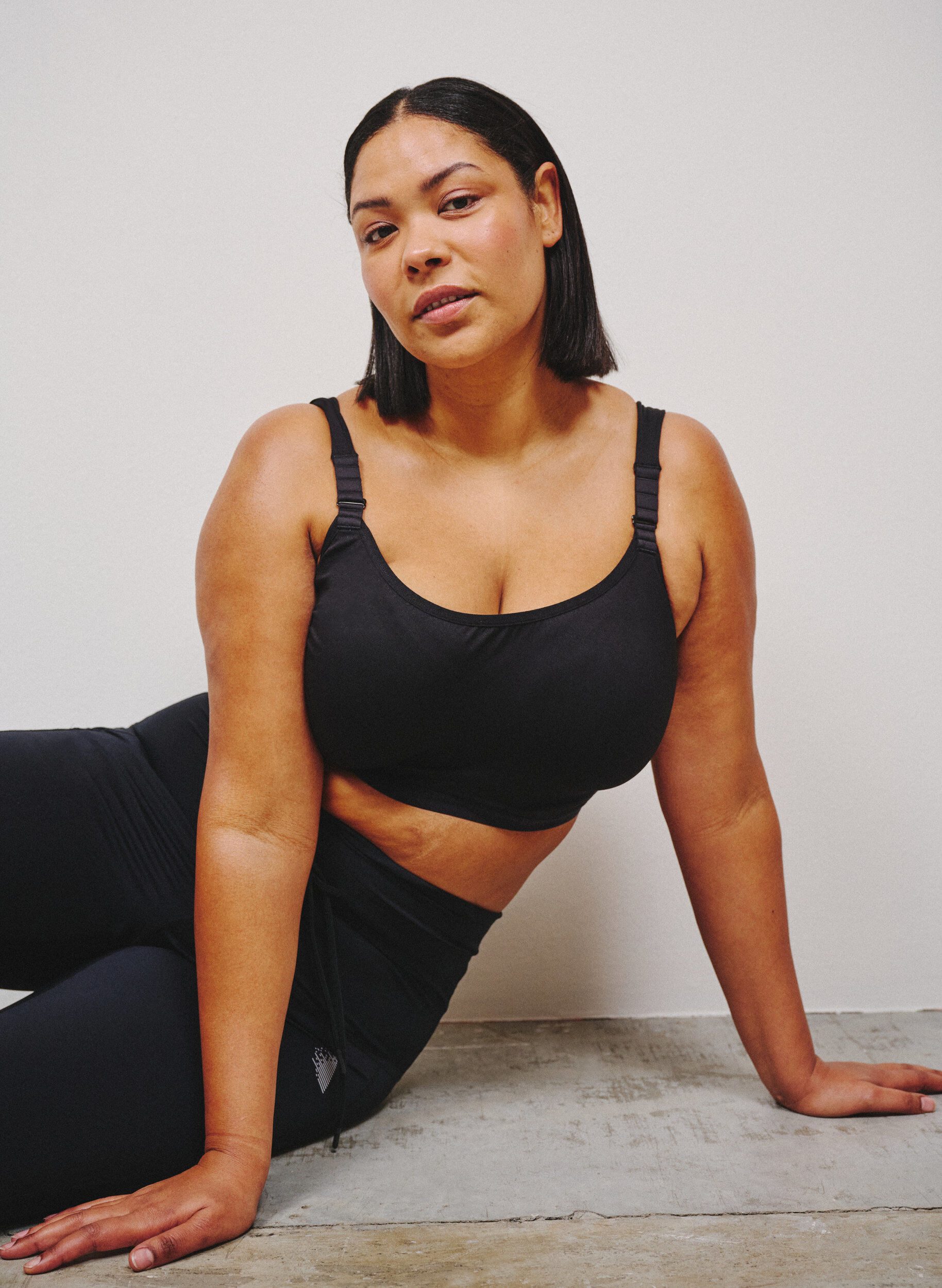 Zizzifashion High support sports bra with underwire and padded straps, Black, Image image number 0