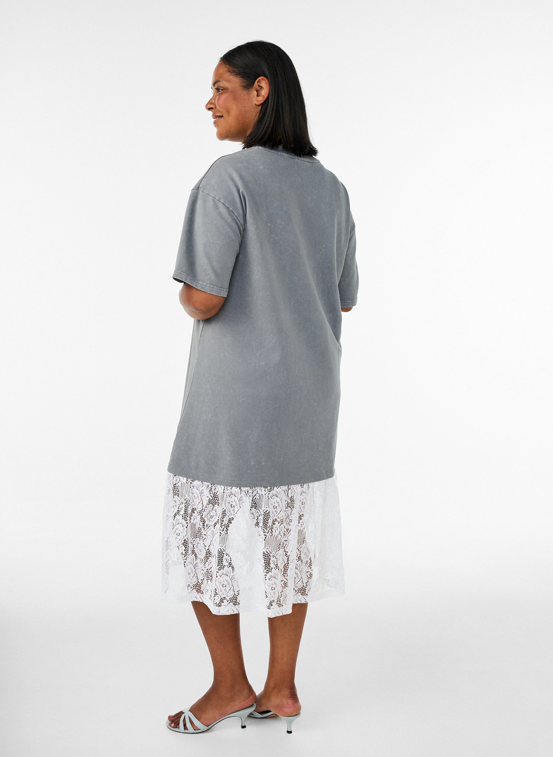Zizzifashion Loose T-shirt dress with lace trim, Grey, Model image number 1