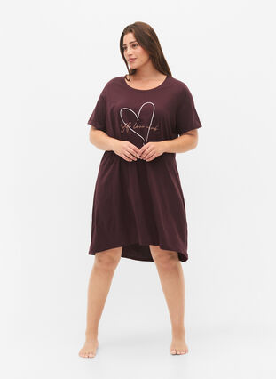Short-sleeved nightgown in organic cotton (GOTS), Fudge W. Self-Love, Model image number 2