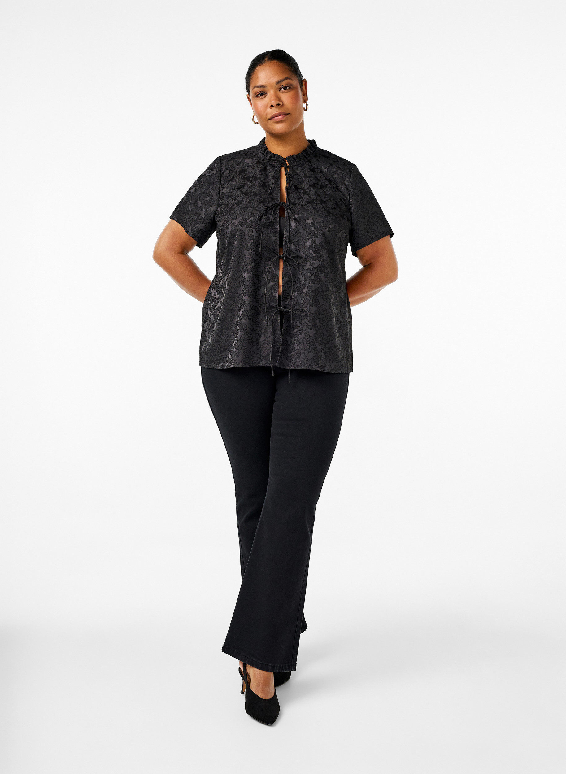 Zizzifashion Short-sleeved jacquard blouse with ties, Black, Model image number 1