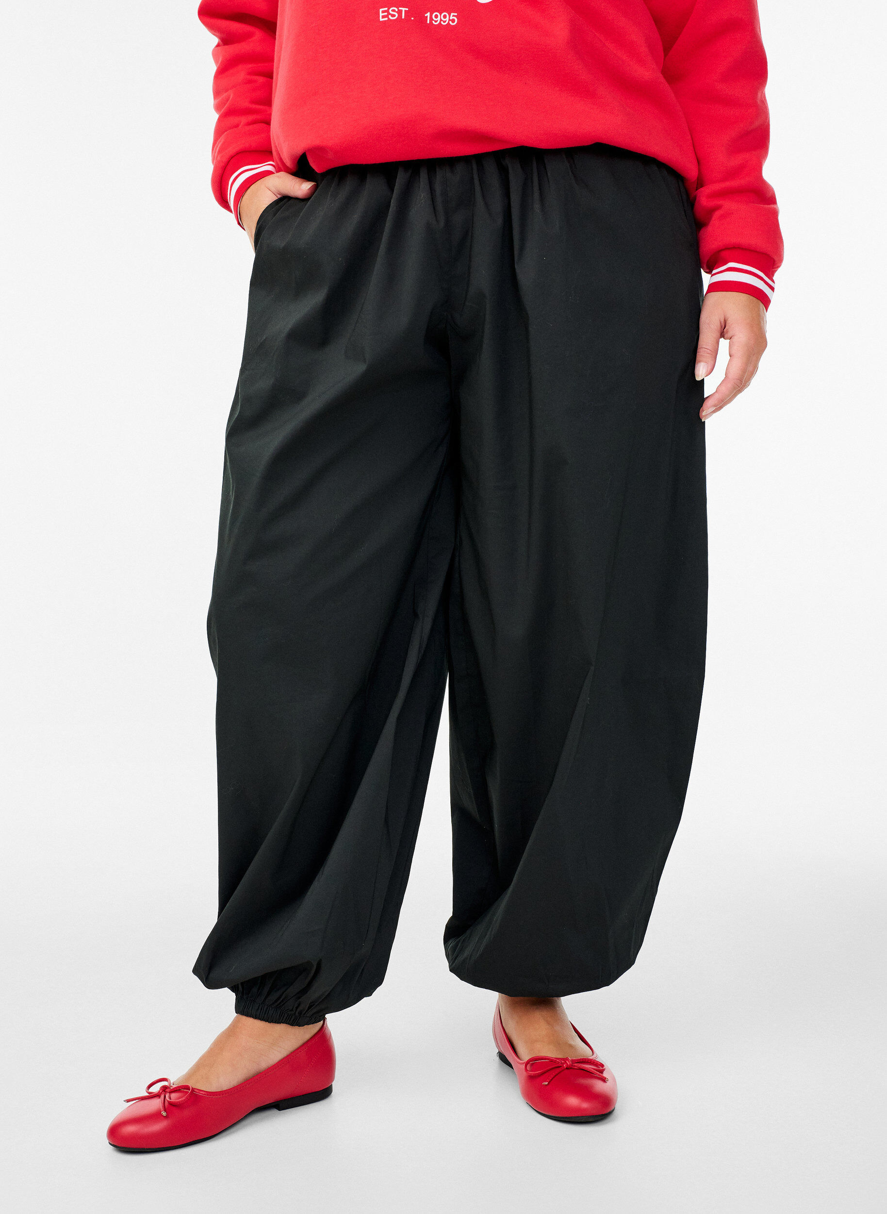 Zizzifashion Balloon trousers with pockets and an elasticated waistband, Black, Model image number 0