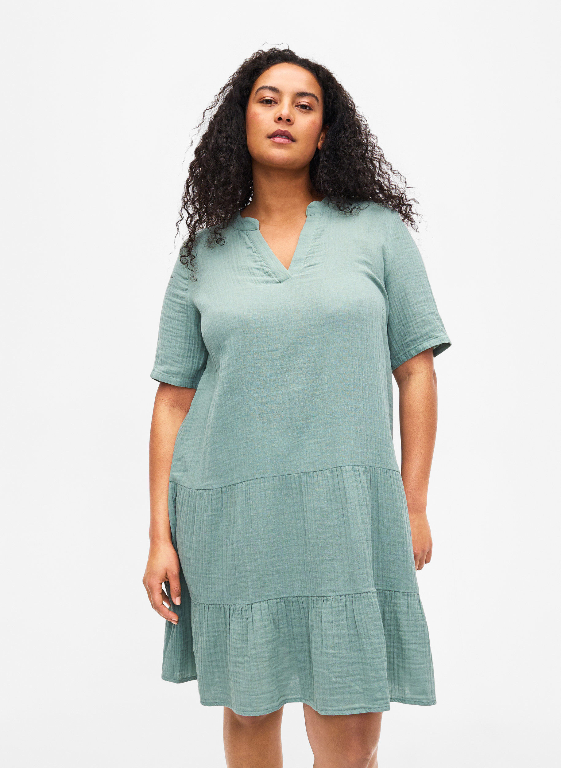 Zizzifashion Short sleeve dress in 100% cotton, Chinois Green, Model image number 0