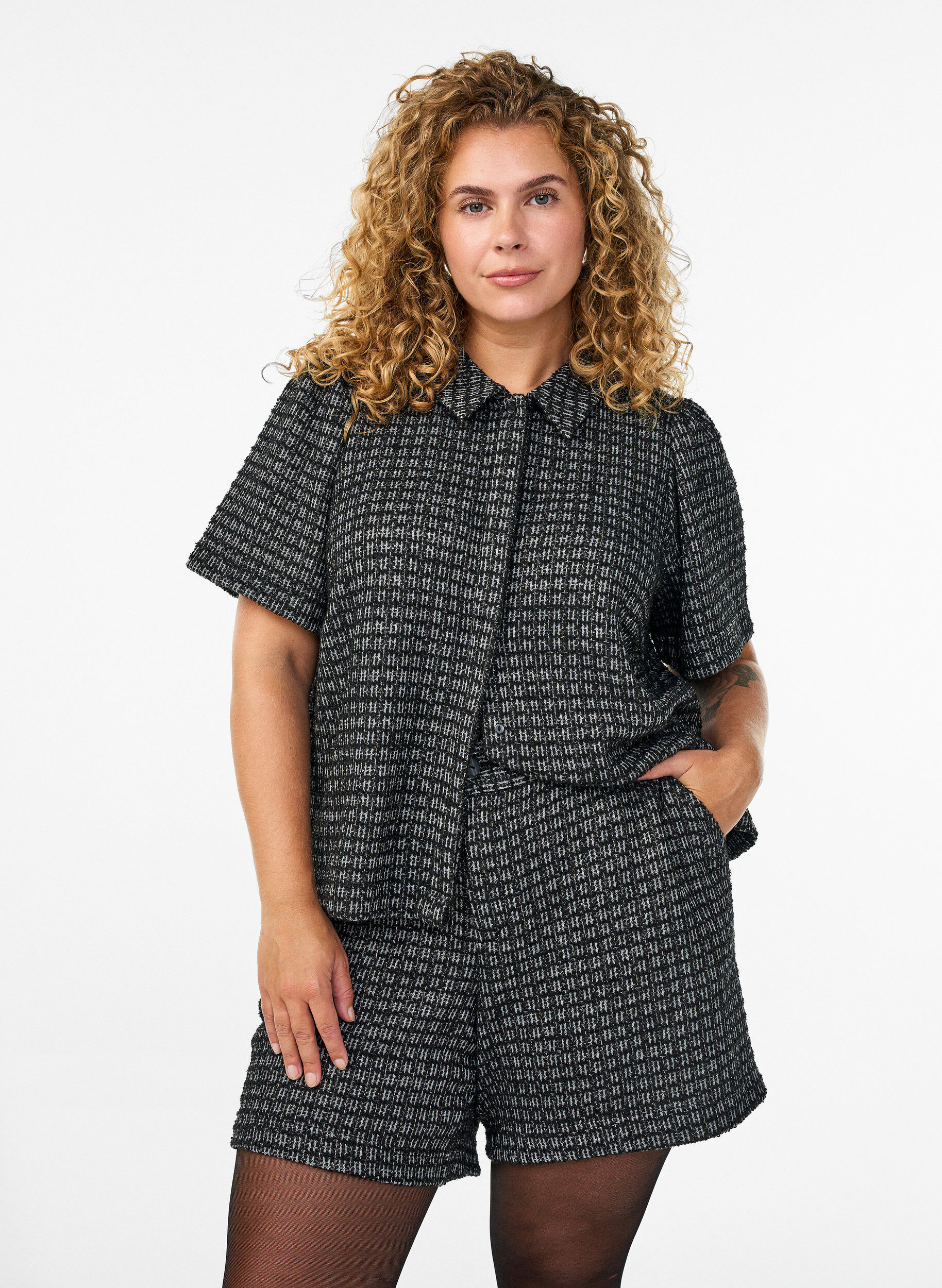 Loose boucl&eacute; shorts with pockets, Black, Model