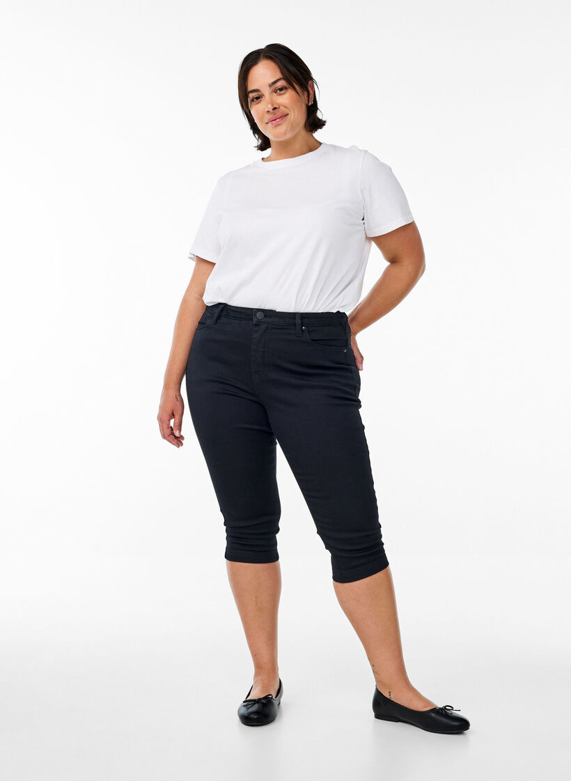 High-waisted Amy capri jeans with super slim fit, Black, Model image number 0