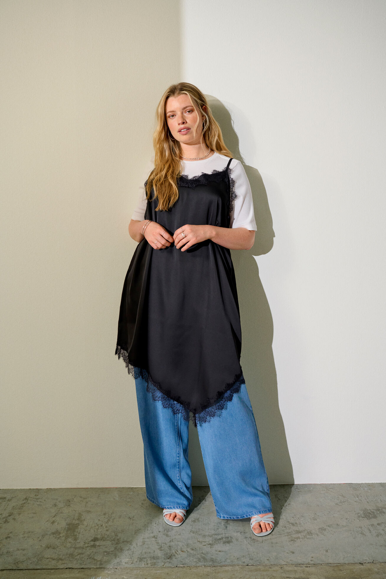 Lace dress look, , Model