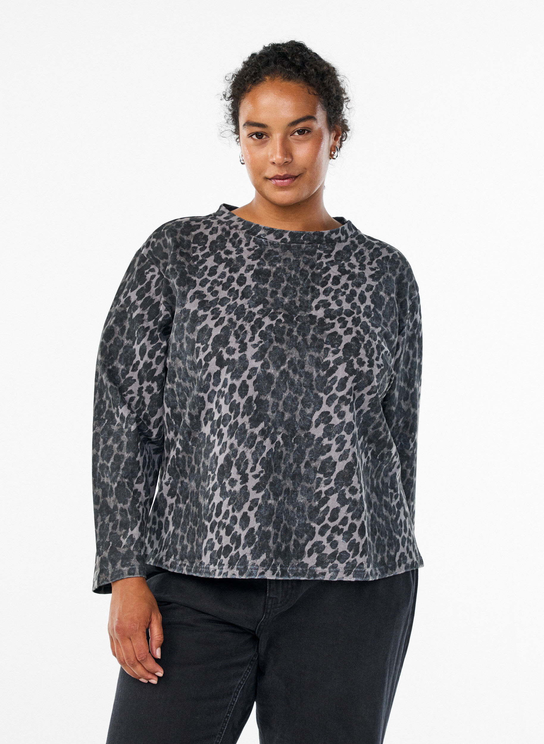Washed sweatshirt with leopard print, Grey, Model