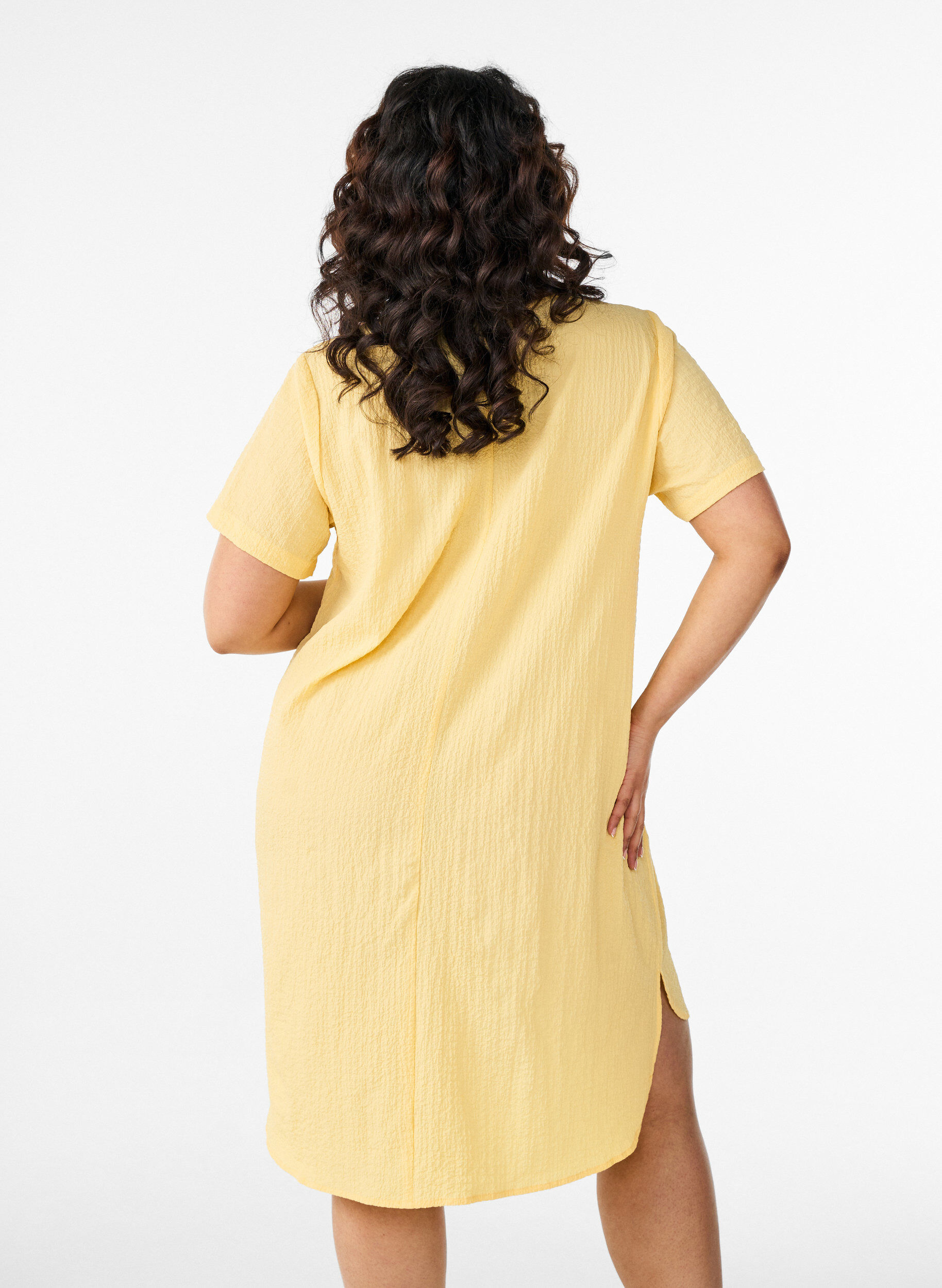 Zizzifashion Short dress with a crinkled texture and short sleeves, Yellow, Model image number 2
