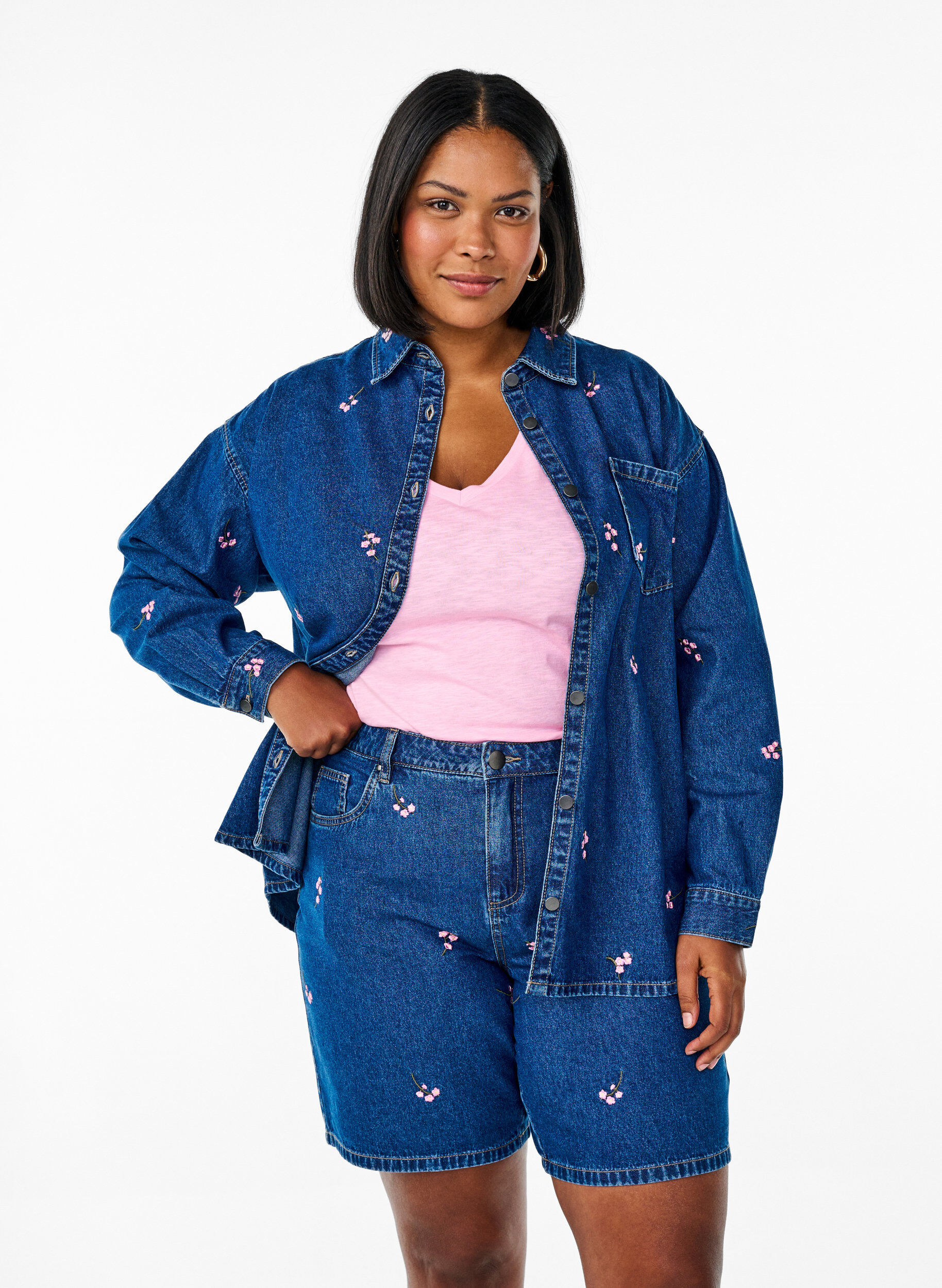 Zizzifashion Denim shorts with embroidered flowers, Blue, Model image number 0