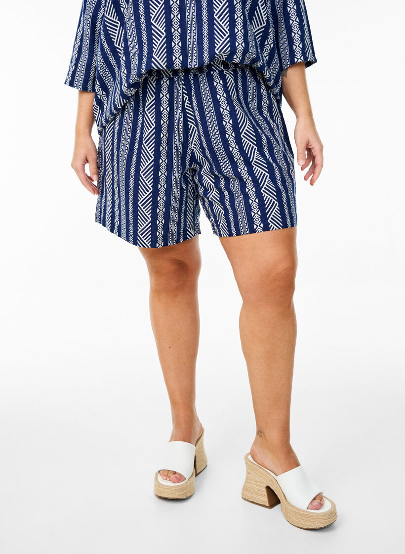 Striped shorts in a linen-viscose blend, Blue, Model image number 3