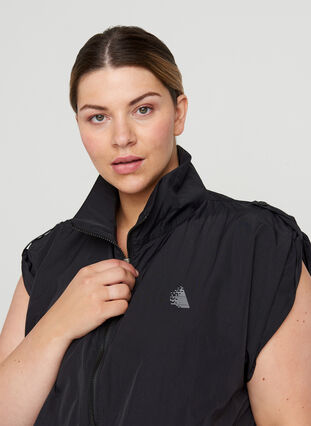 Sports vest with an adjustable waist and pockets, Black, Model image number 2
