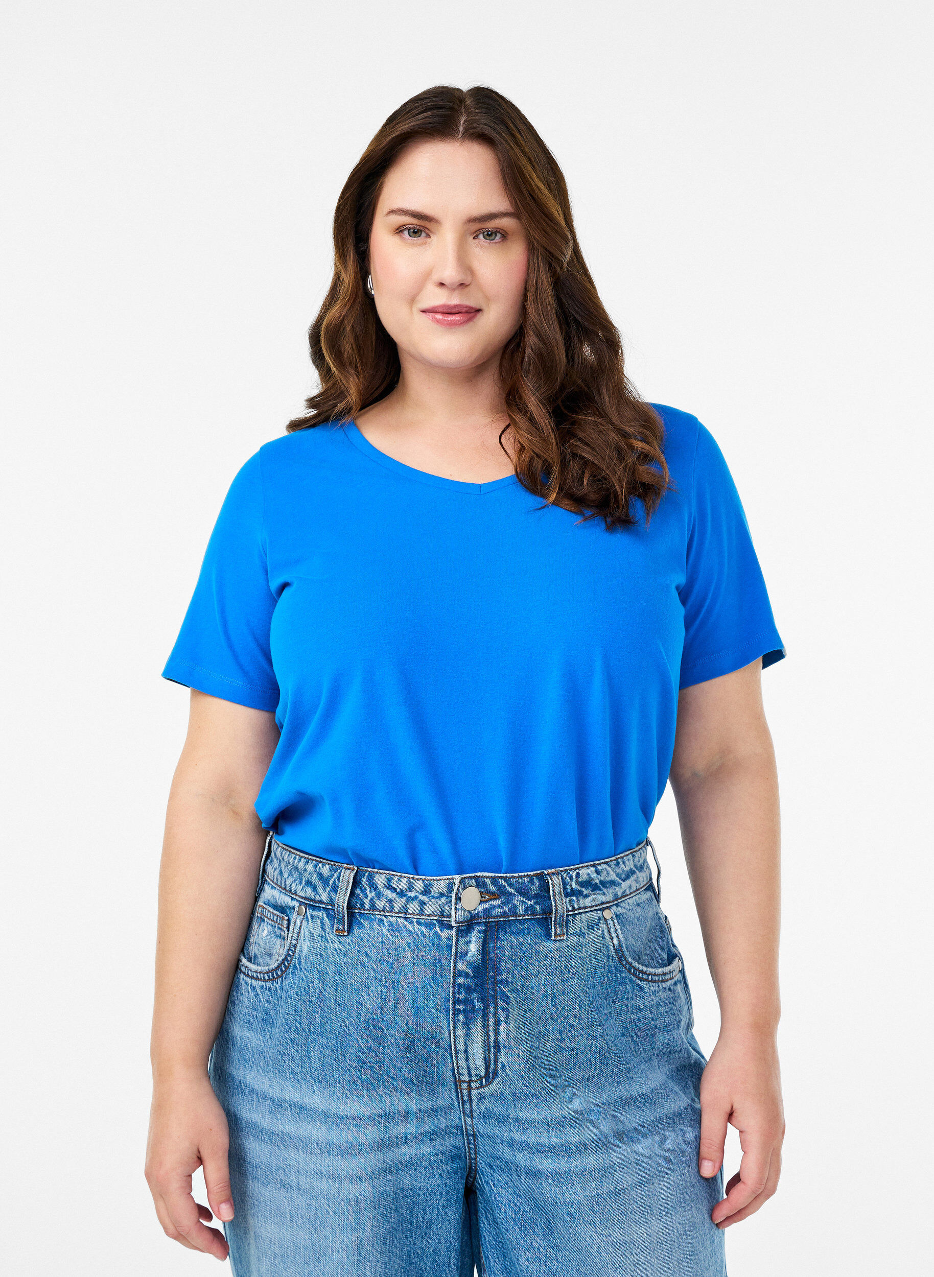 Solid-coloured basic cotton T-shirt, Blue, Model
