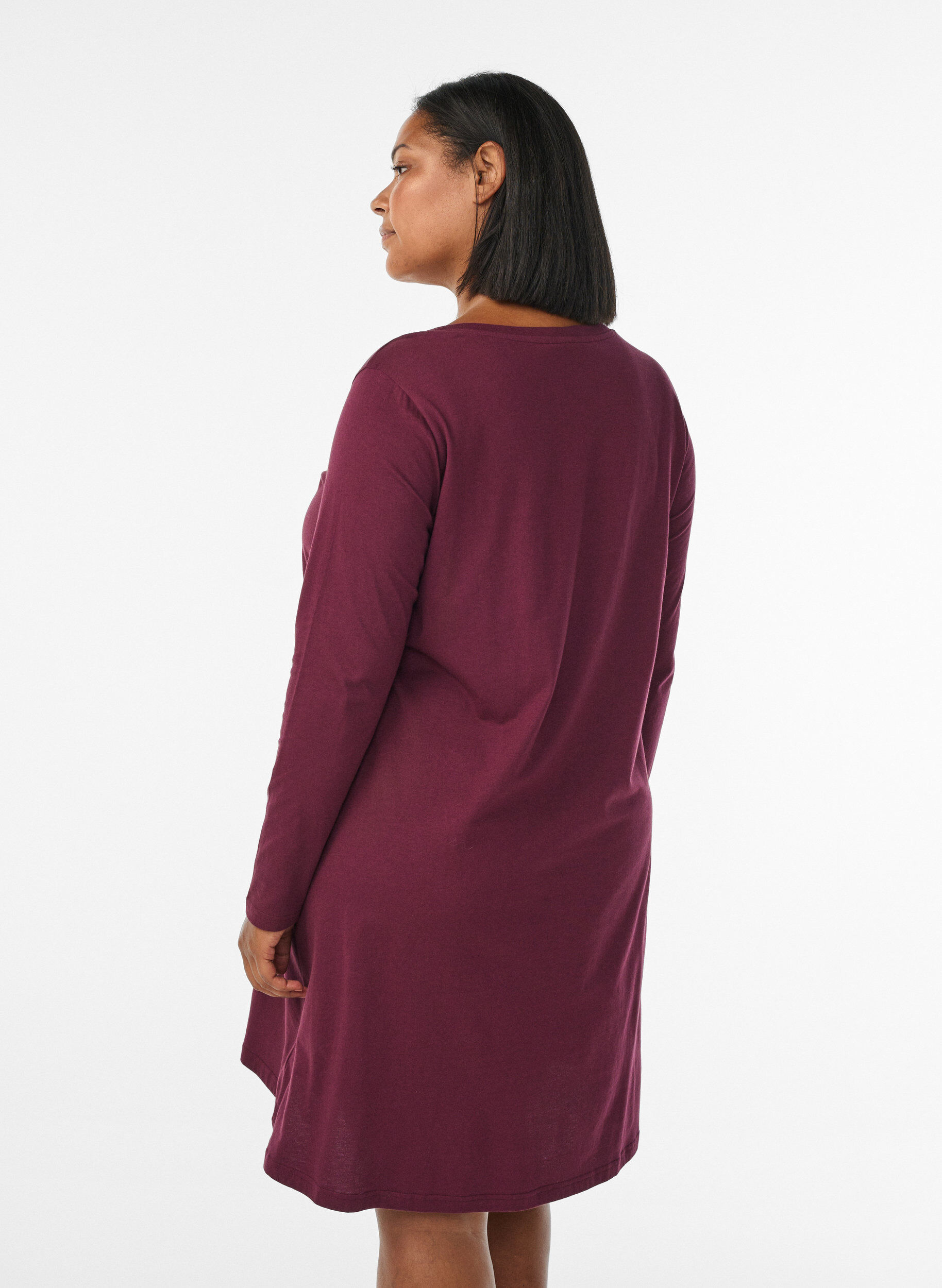 Zizzifashion Long-sleeved nightgown in organic cotton, Dark Bordeaux, Model image number 2