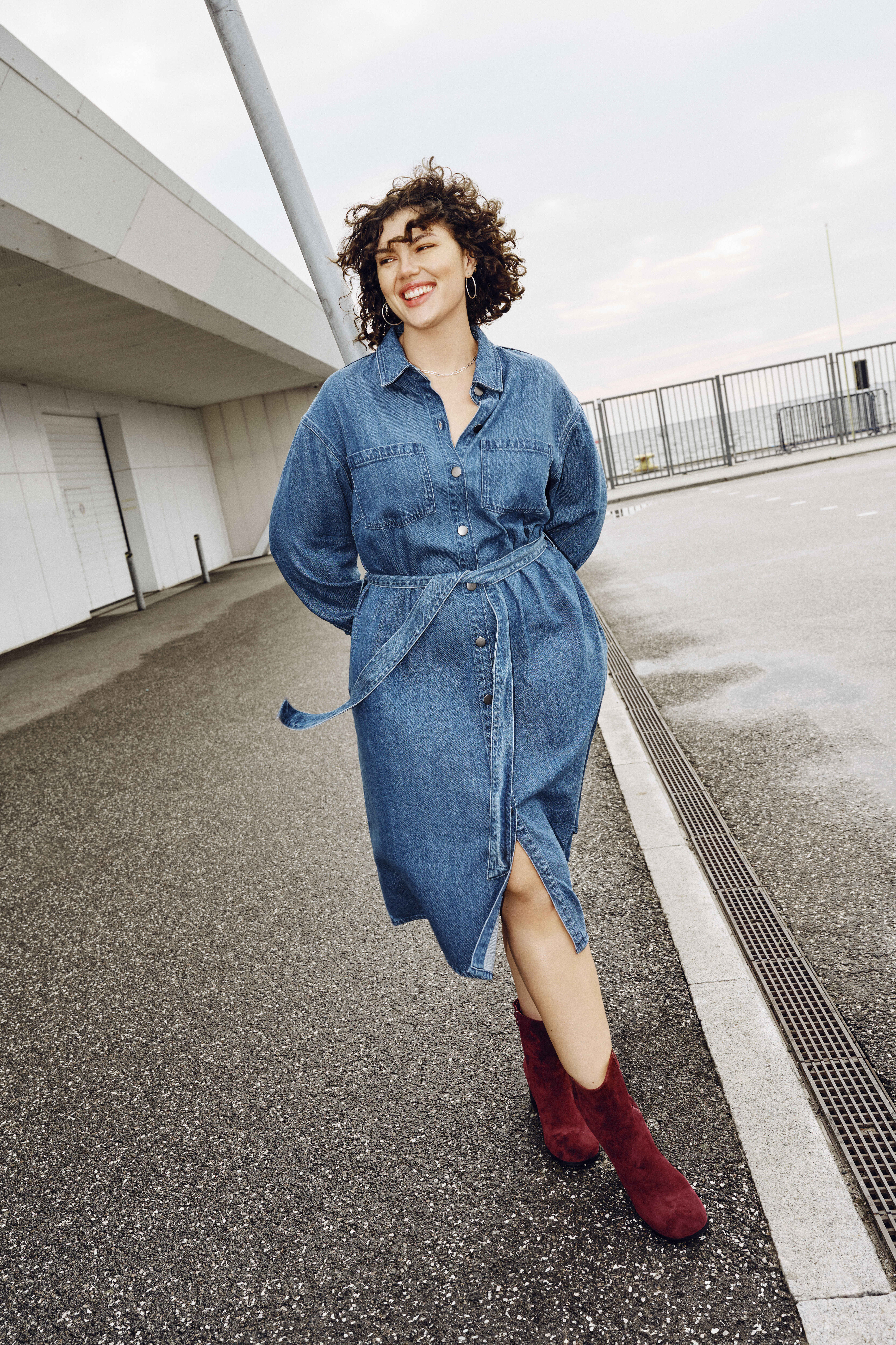 Zizzifashion Denim dress with tie belt, , Model