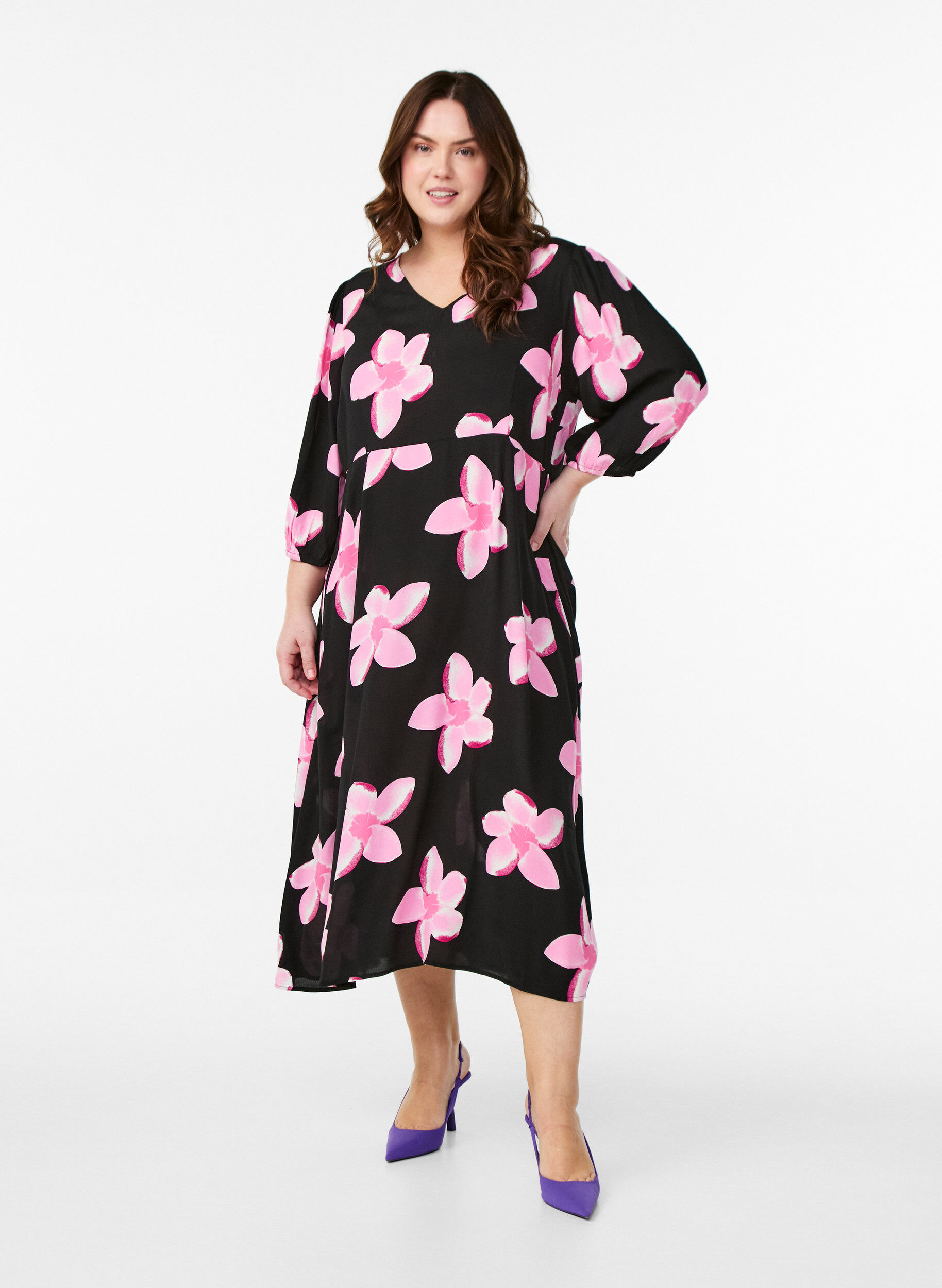 Zizzifashion Midi dress with floral print and 3/4 sleeves, Black, Model image number 1