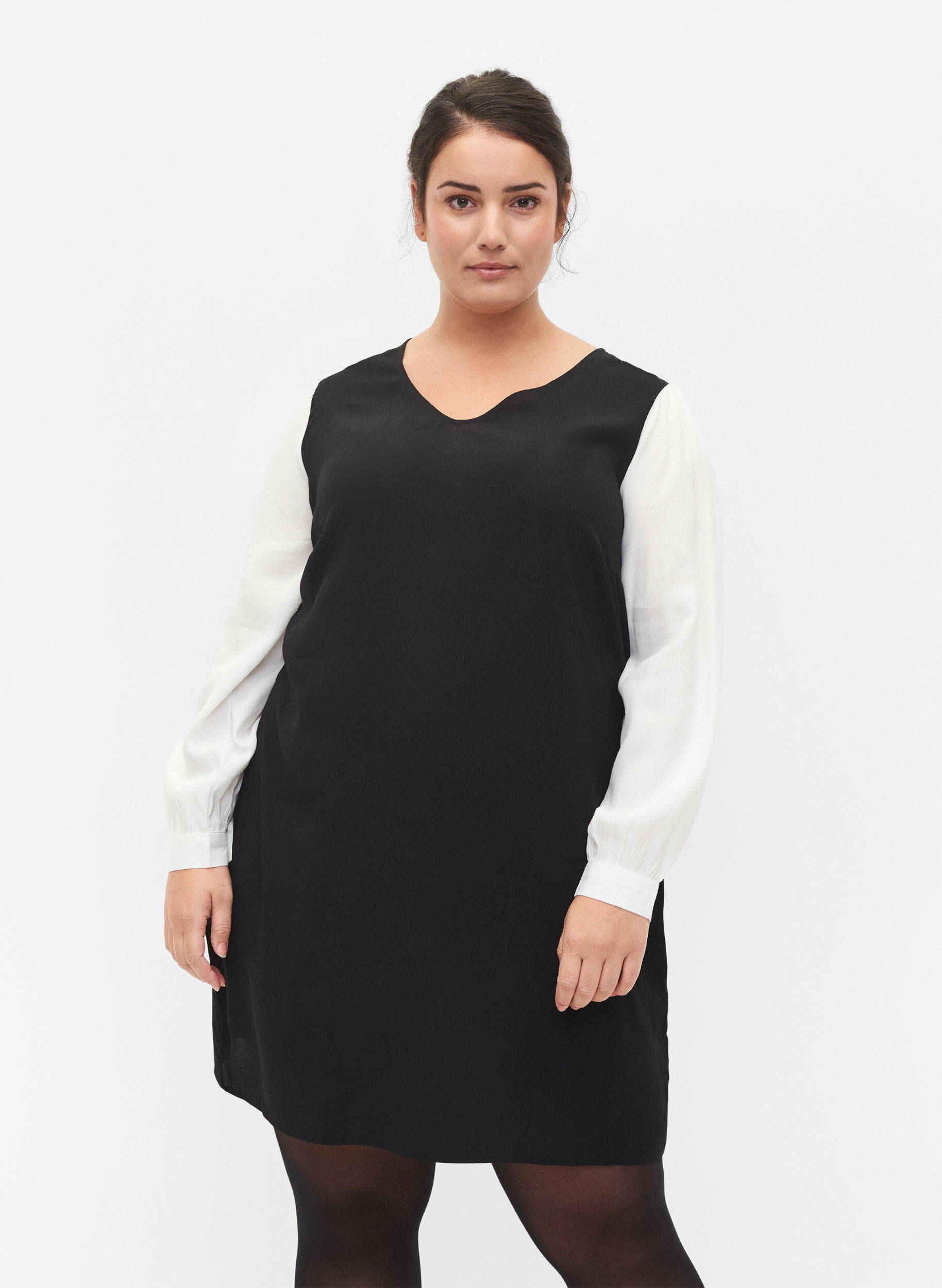 Zizzifashion Long-sleeved dress in viscose, Black w. Cloud D., Model image number 0