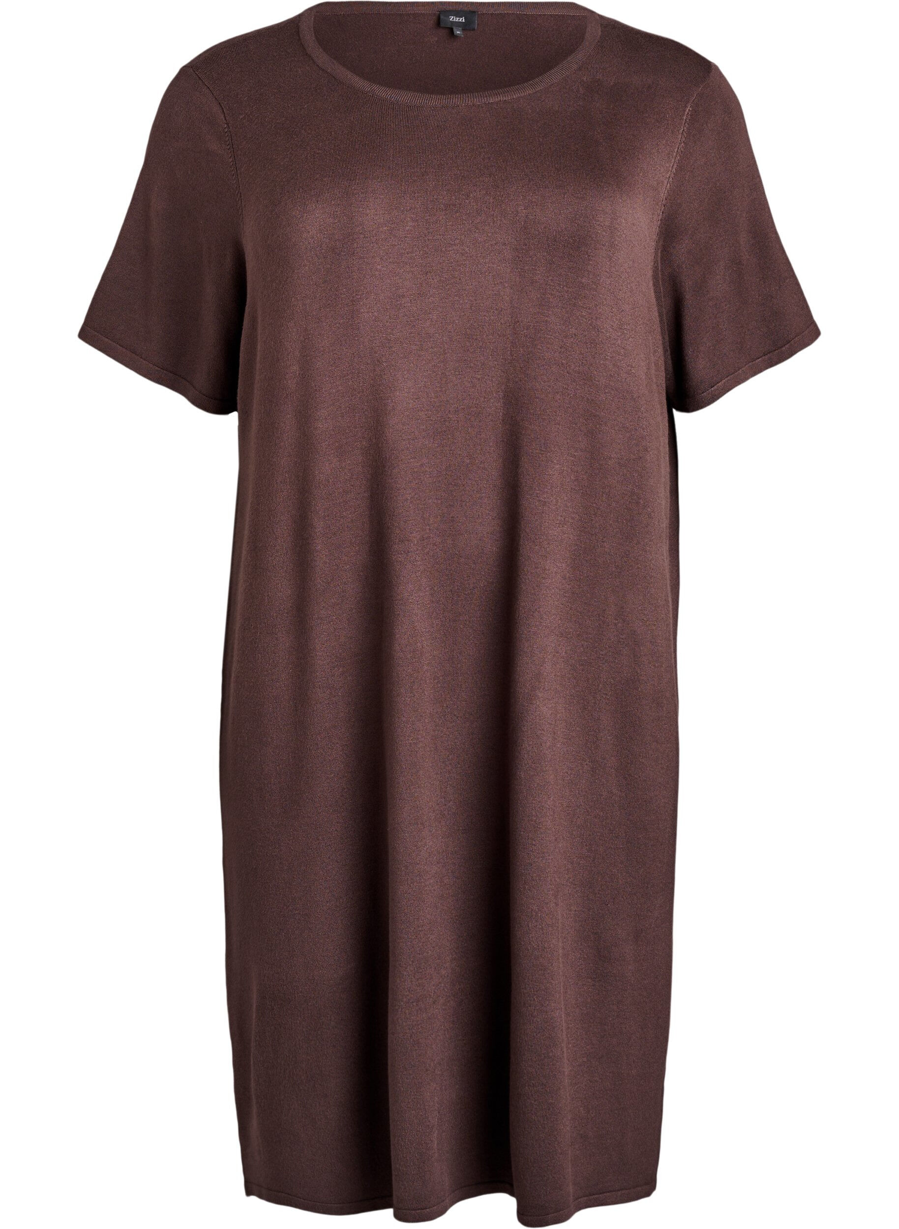 Knee-length knit dress with short sleeves