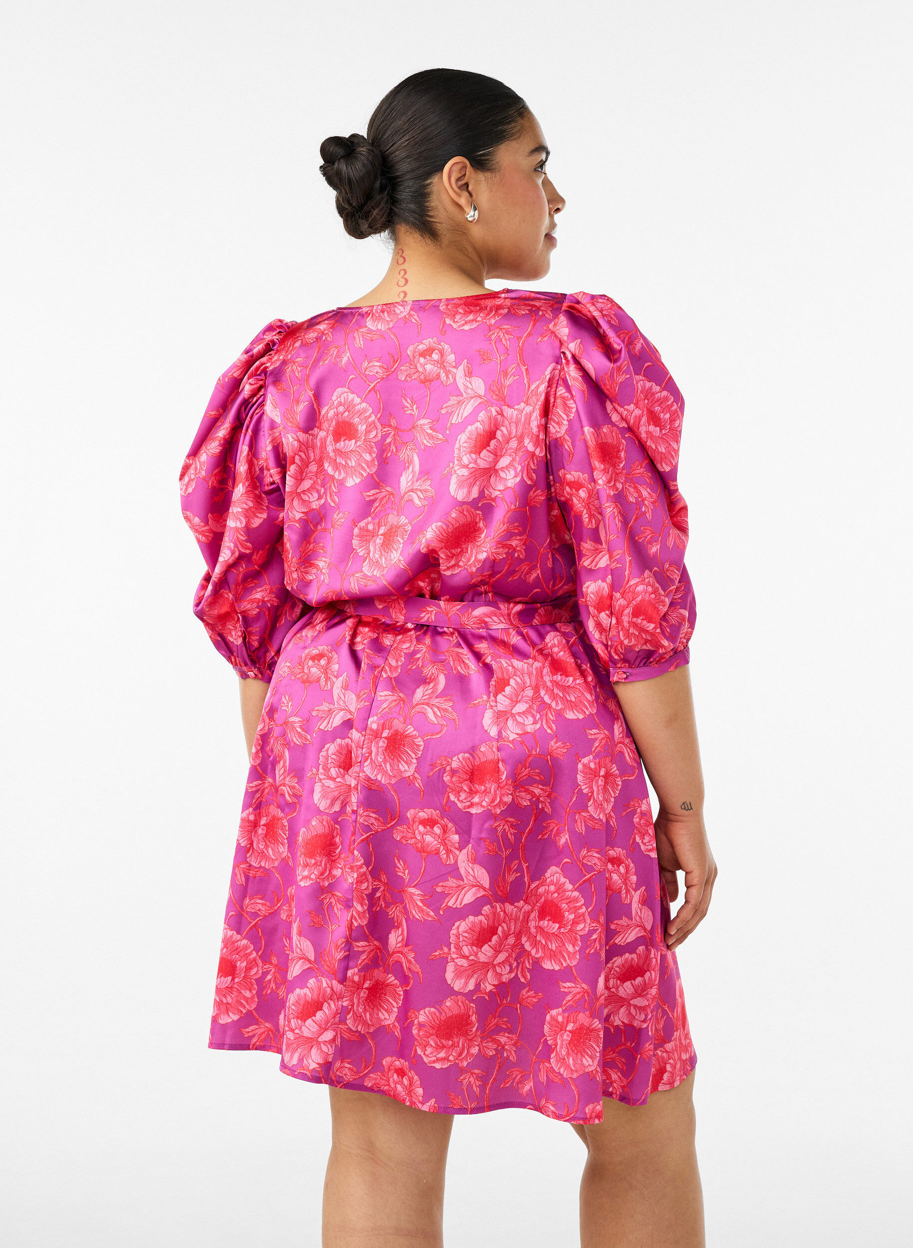 Zizzifashion Floral dress with puff sleeves and tie-belt, Pink, Model image number 2