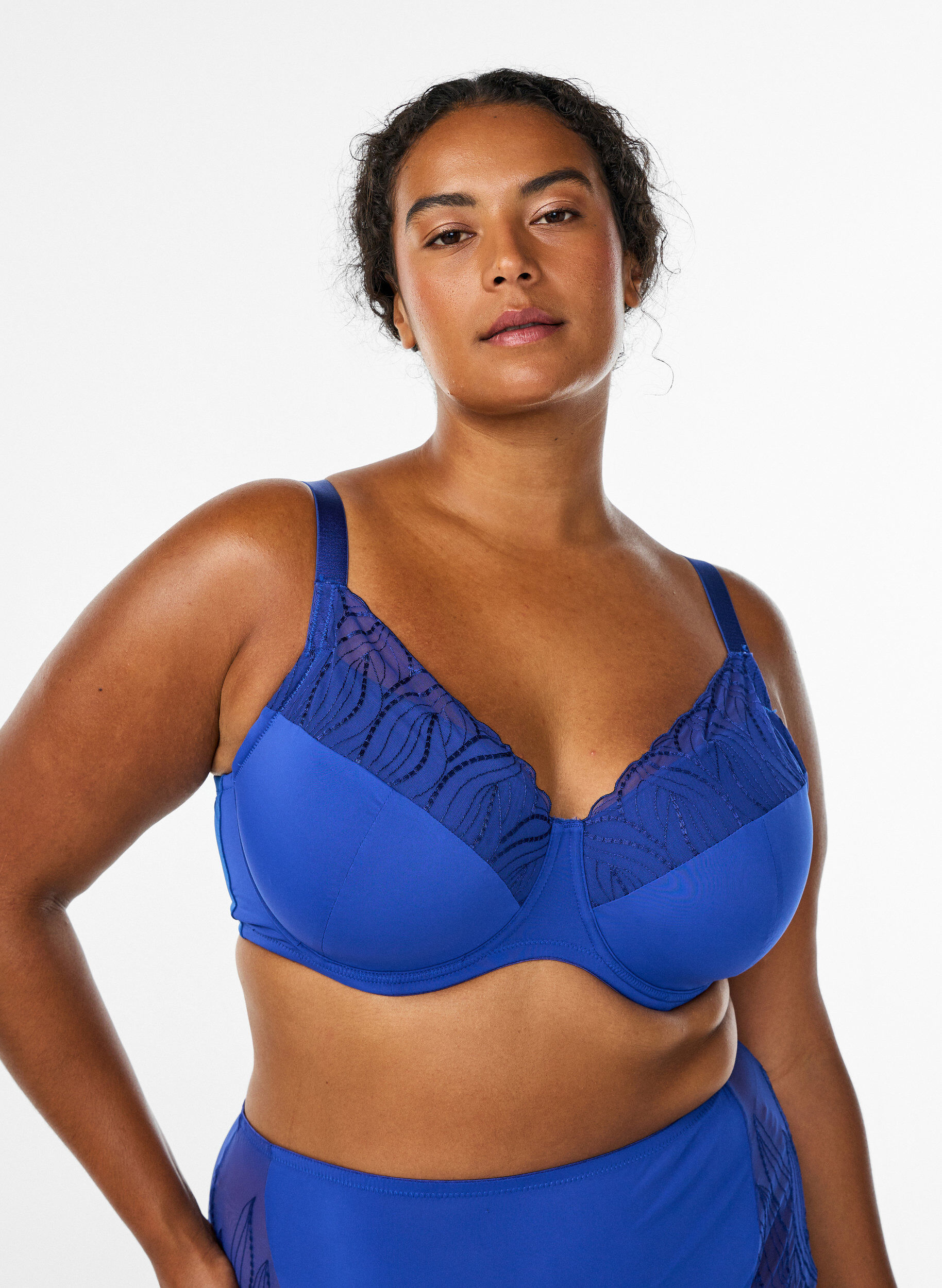 Bra with padded cups and embroidered mesh, Blue, Model