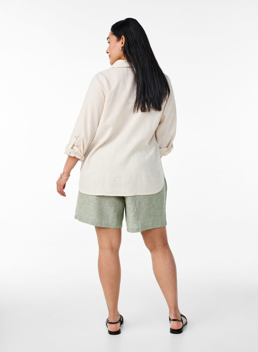 Loose shorts in linen and viscose, Green, Model image number 2