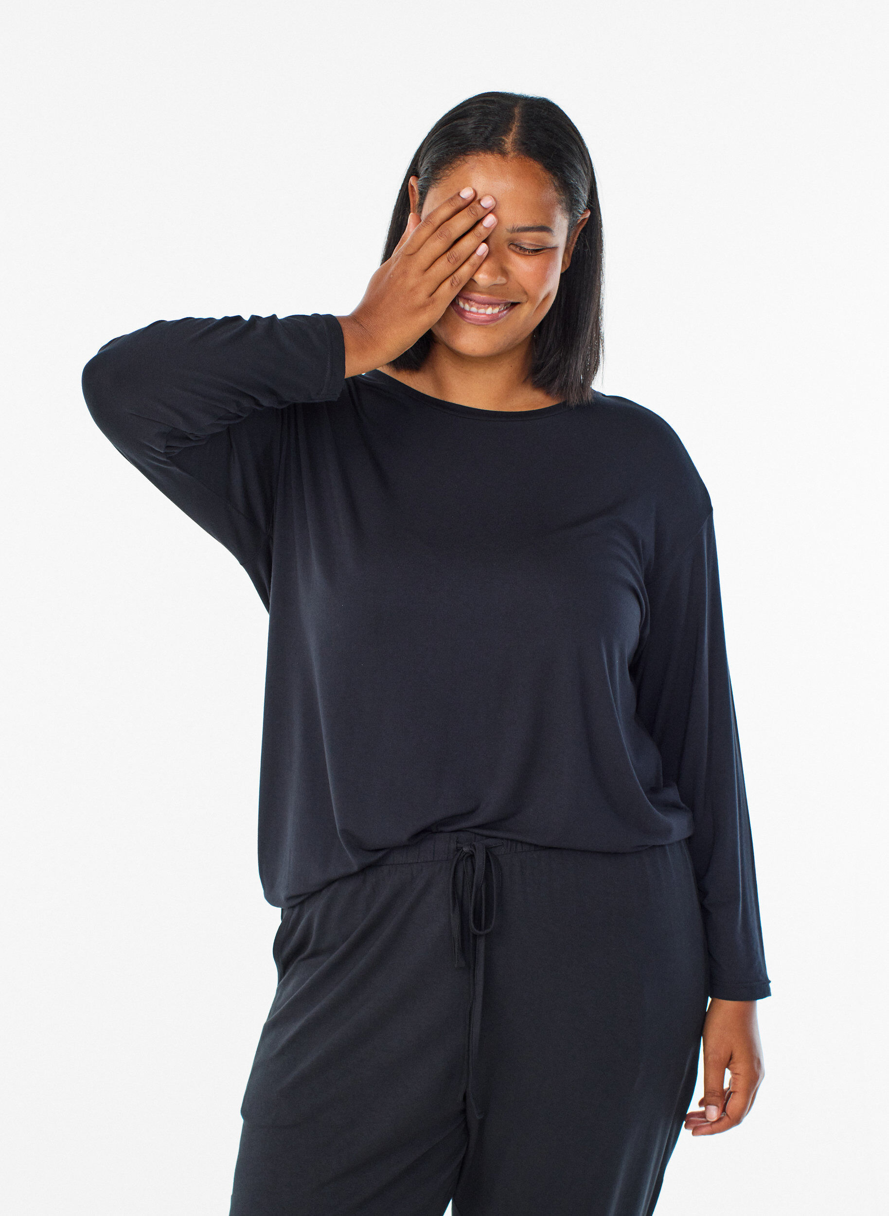 Night blouse in modal with long sleeves, Black, Model