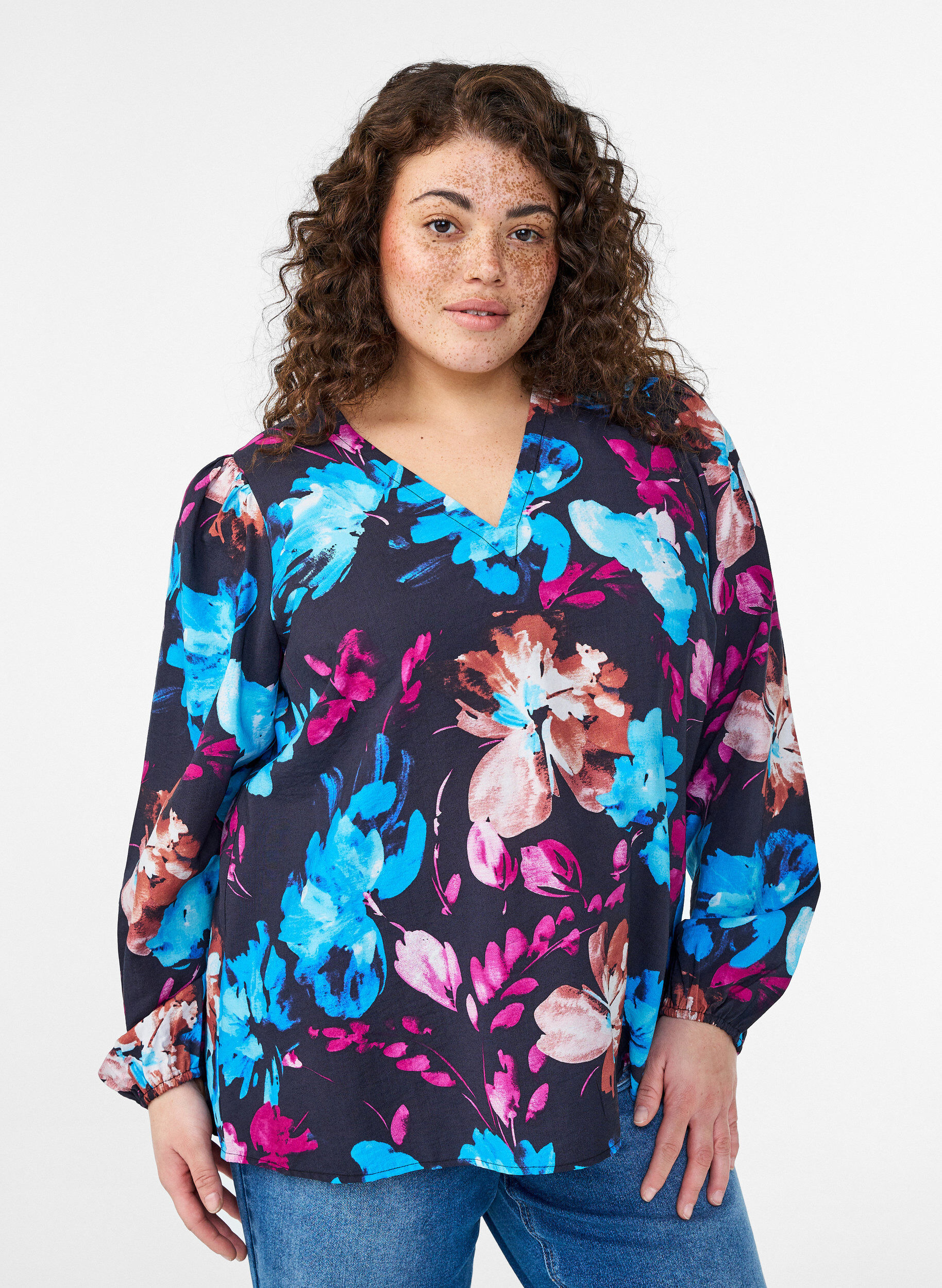 Zizzifashion Viscose blouse with floral print and long sleeves, Black, Model image number 0